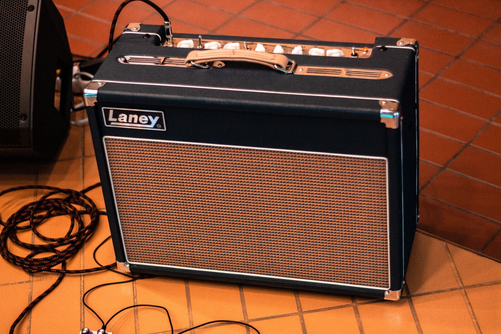 Canon EOS 700D (EOS Rebel T5i / EOS Kiss X7i) sample photo. Amplifier, speaker, guitar speaker photography