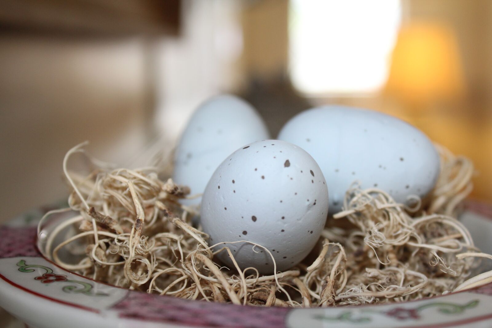 Canon EOS 1200D (EOS Rebel T5 / EOS Kiss X70 / EOS Hi) sample photo. Antique, baby, bird, decoration photography