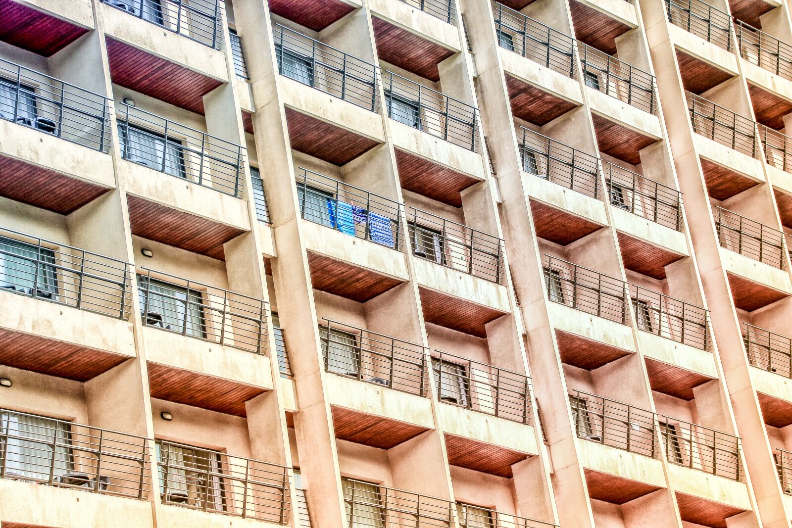Canon EOS 650D (EOS Rebel T4i / EOS Kiss X6i) sample photo. Bowever, facade, architecture photography