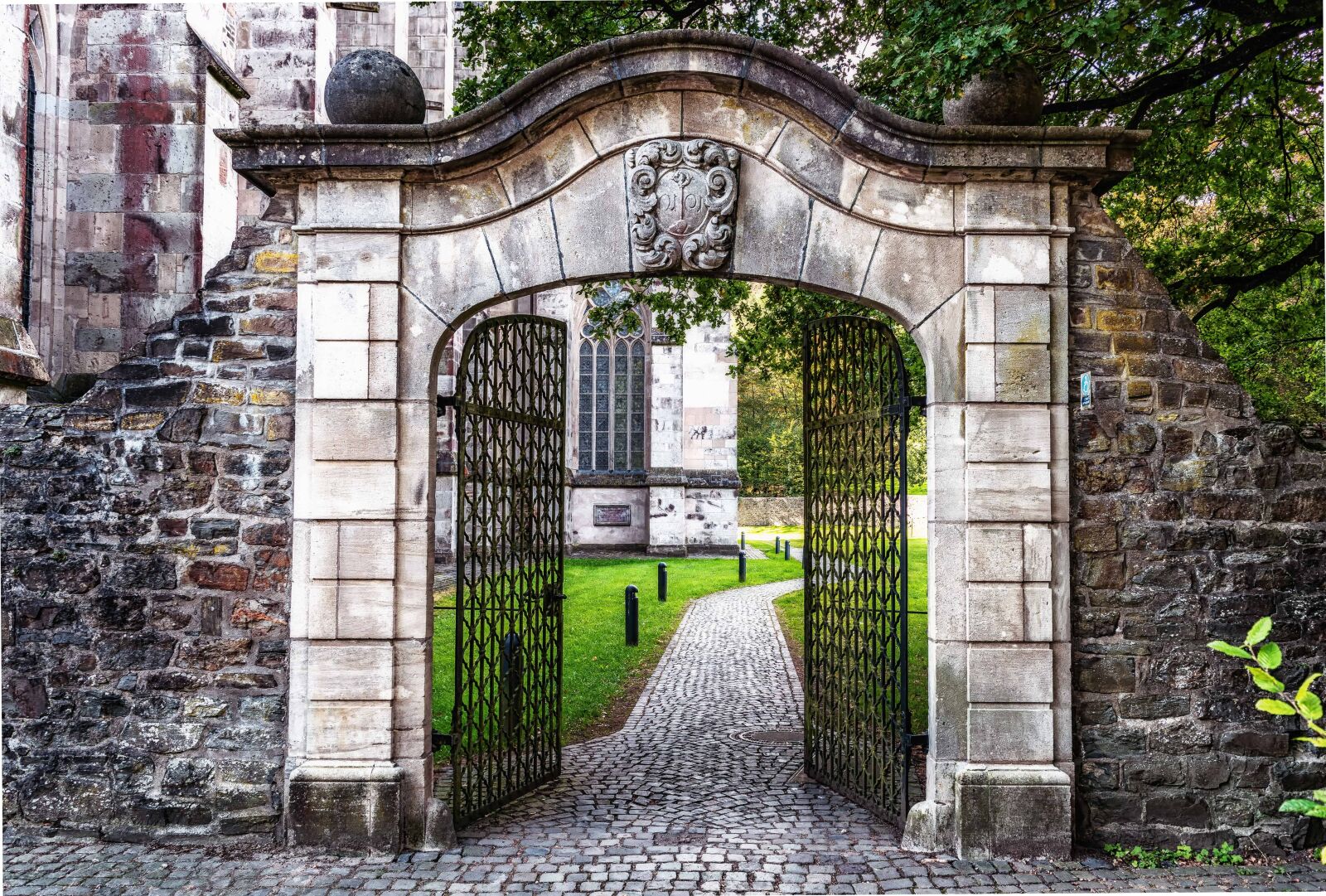 Nikon D3300 sample photo. Entrance, gate, stone, front photography