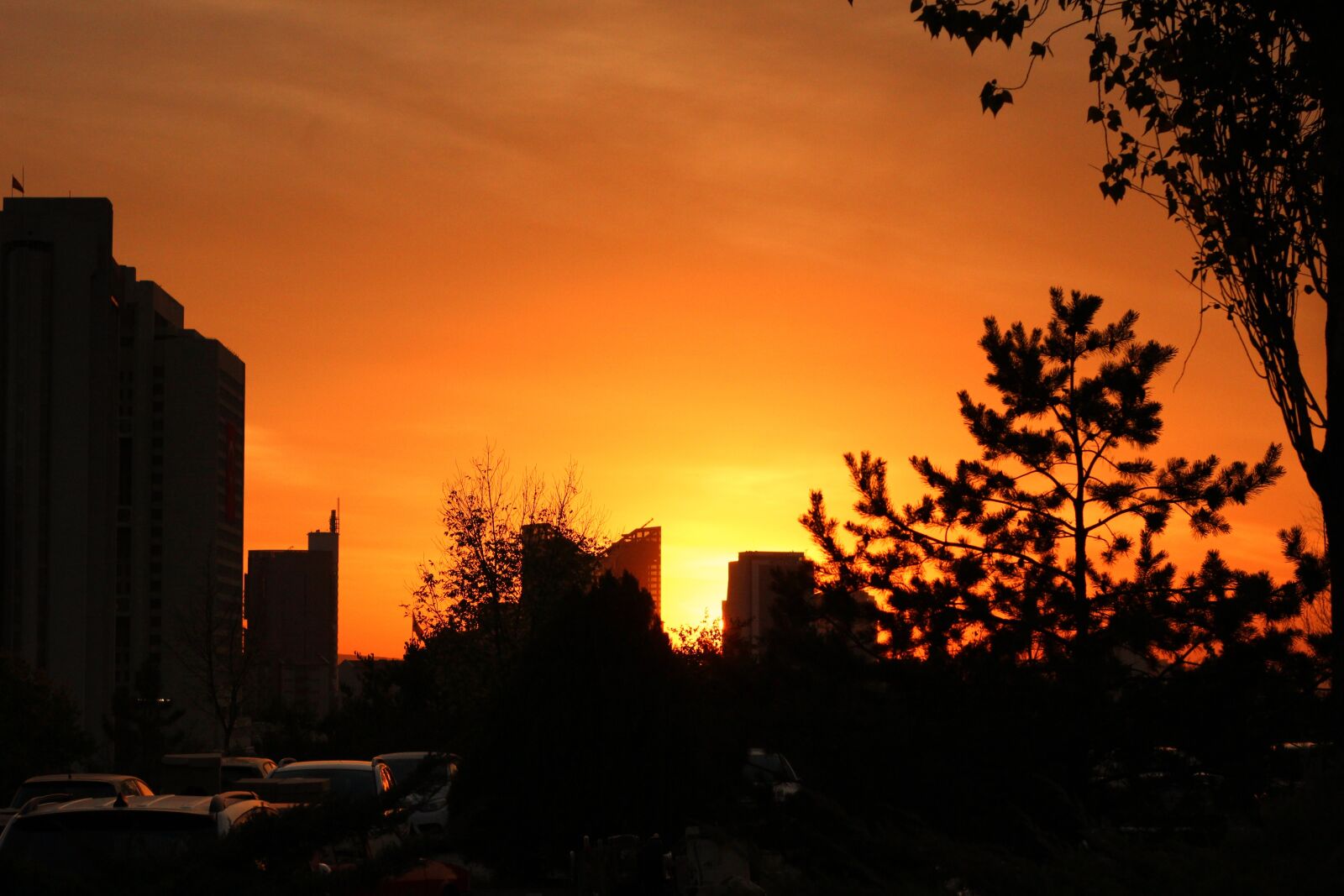 Canon EOS 600D (Rebel EOS T3i / EOS Kiss X5) + Canon EF 50mm F1.8 II sample photo. Ankara, sunset, buildings photography