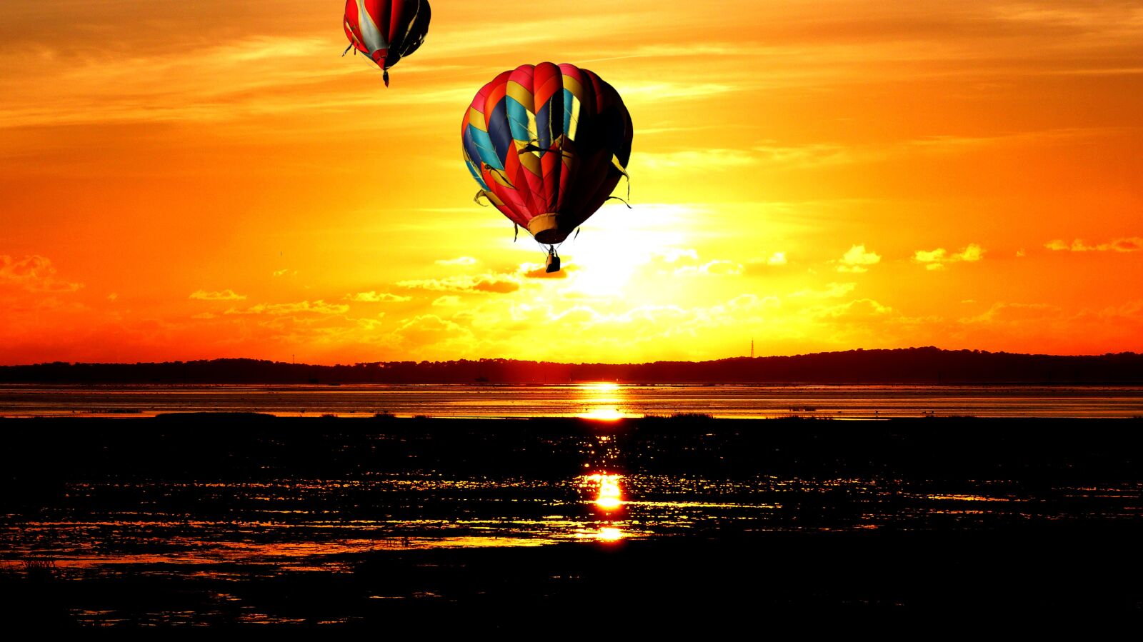 Panasonic Lumix DMC-FZ200 sample photo. Sunset, balloons, sky photography