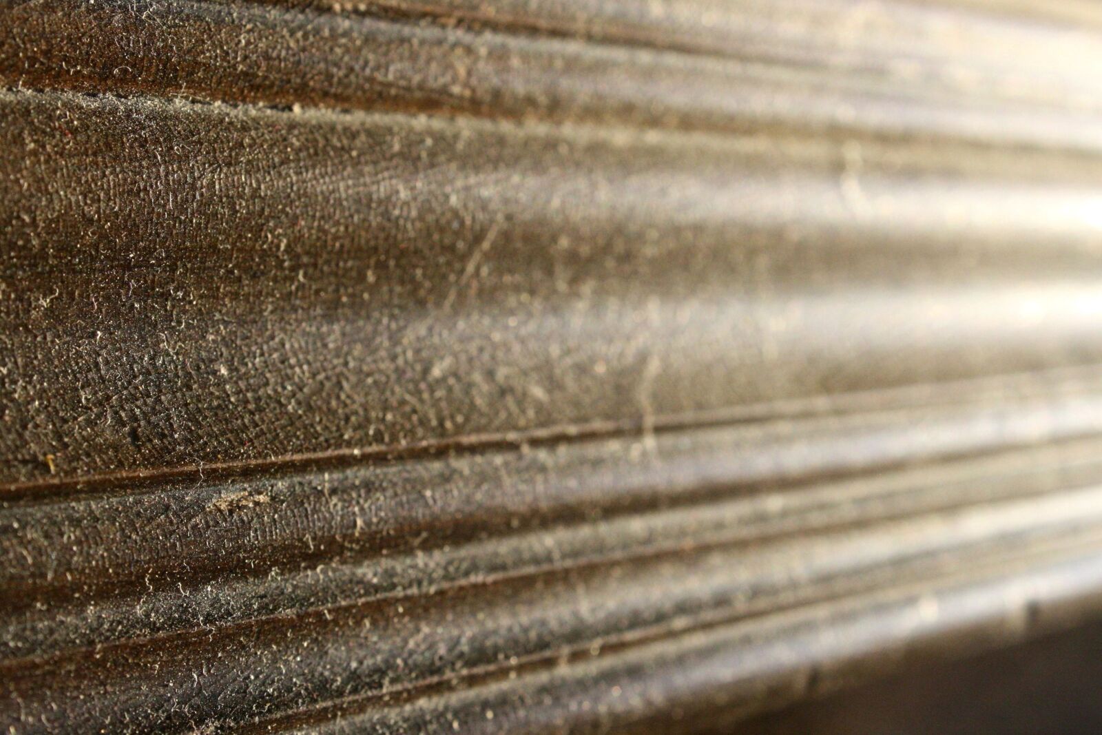 f/3.5-5.6 IS sample photo. Dust, wood, texture photography