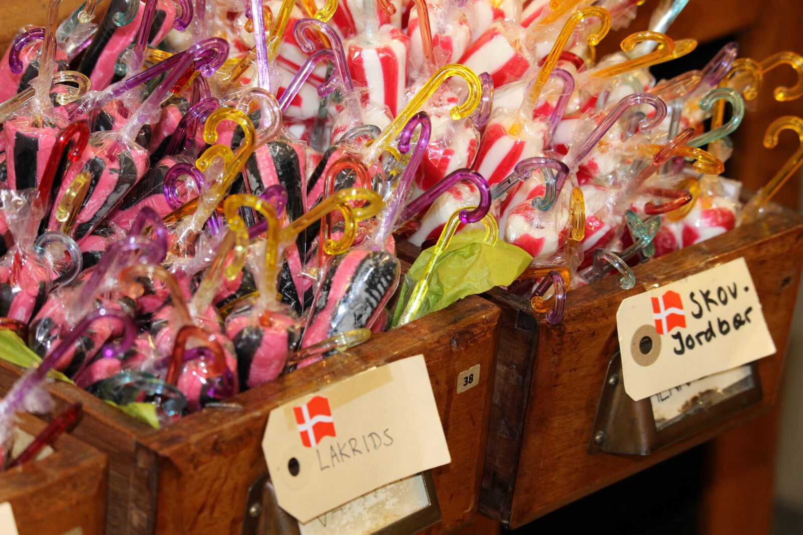 Canon EF-S 55-250mm F4-5.6 IS STM sample photo. Candy, danish sweets, sweet photography