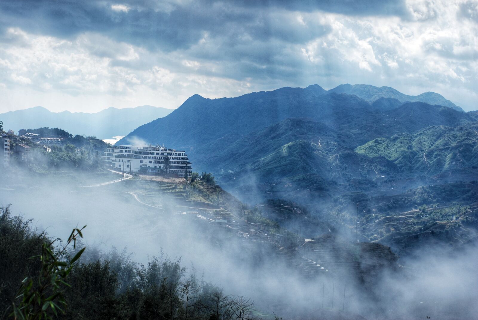 Nikon D80 sample photo. Clouds, mountain, the leaves photography