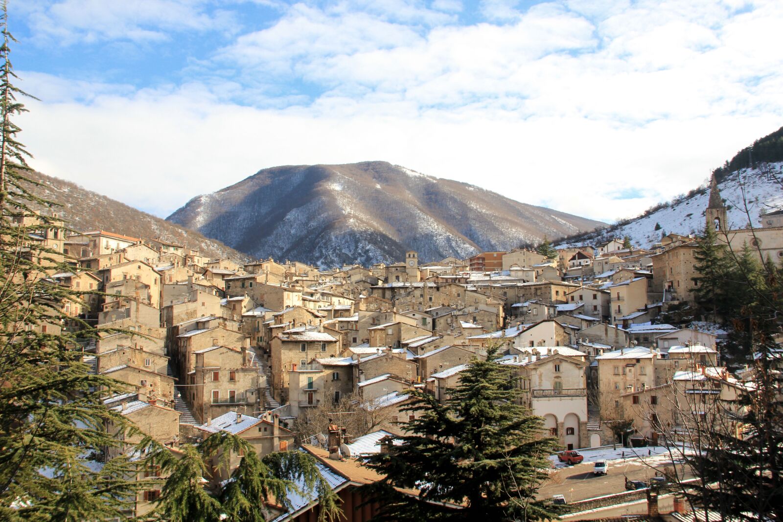 Canon EOS 550D (EOS Rebel T2i / EOS Kiss X4) sample photo. Abruzzo, scanno, mountains photography