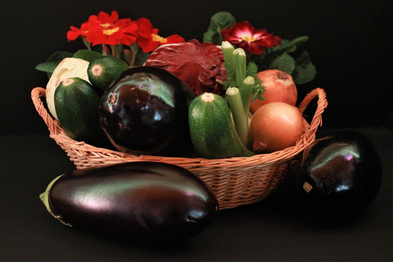 Canon EF-S 18-55mm F3.5-5.6 IS sample photo. Eggplant, zucchini, eat photography