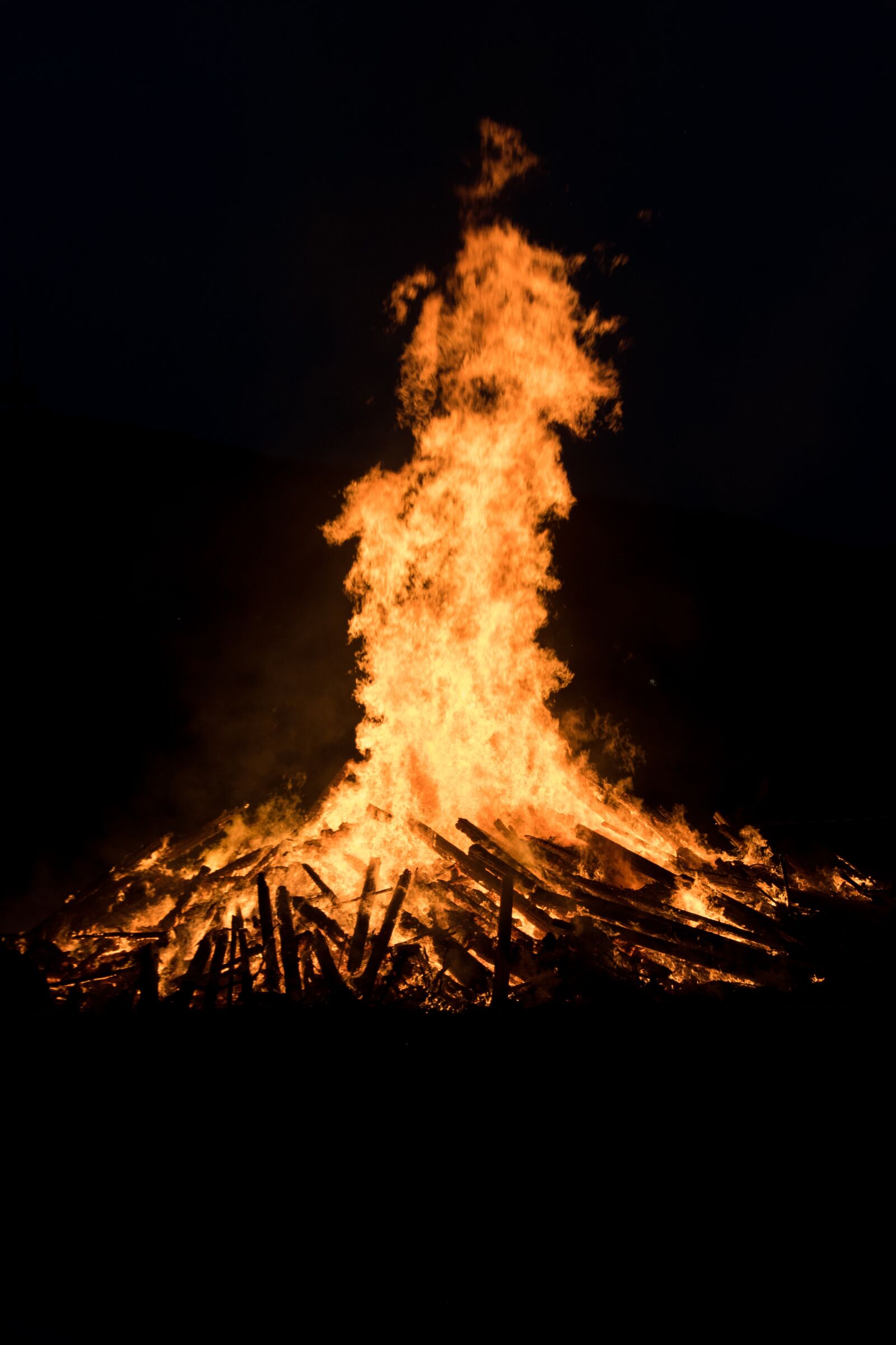 Canon EOS 750D (EOS Rebel T6i / EOS Kiss X8i) sample photo. Fire, flame, solstice photography