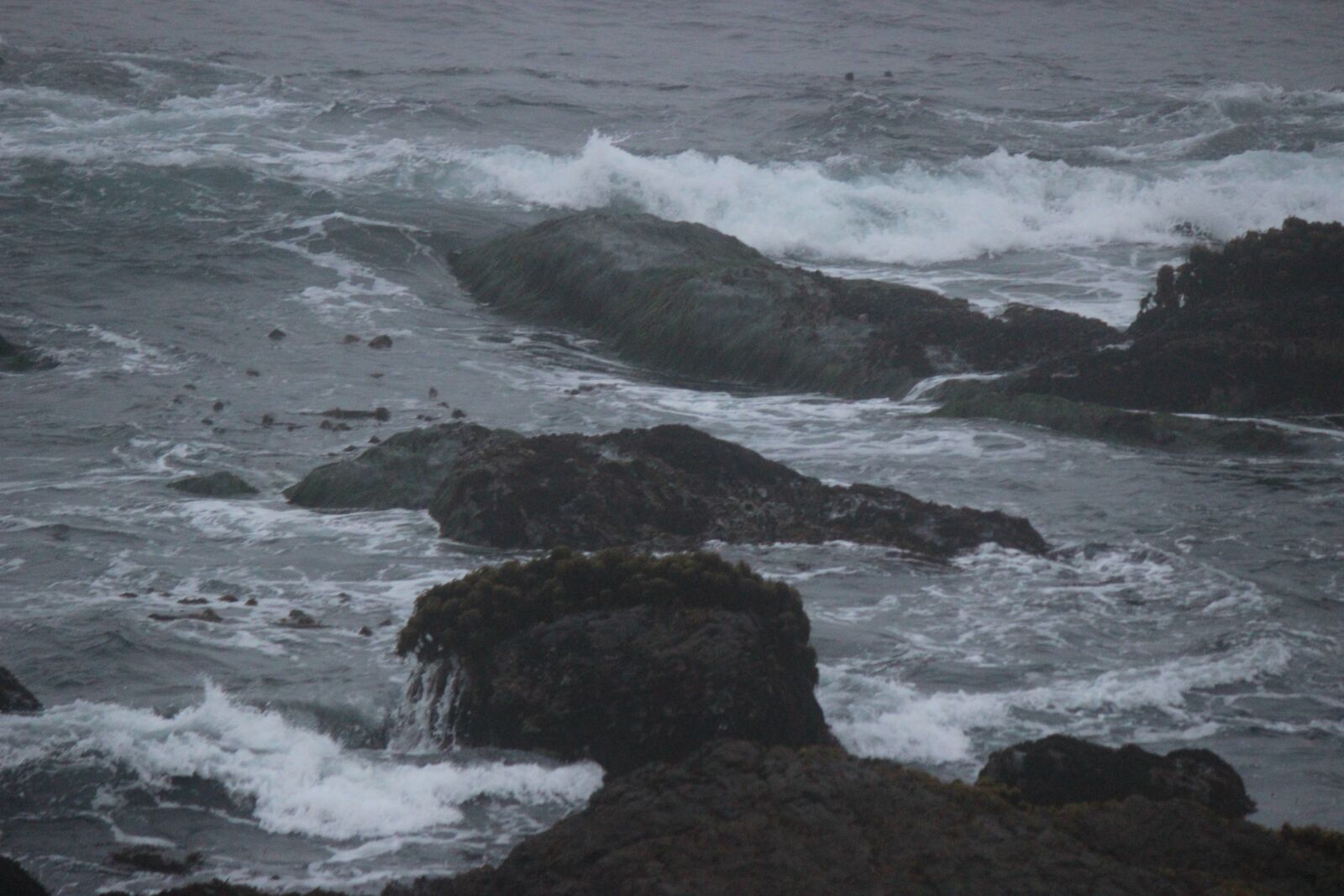 Canon EOS 600D (Rebel EOS T3i / EOS Kiss X5) + Canon EF-S 55-250mm F4-5.6 IS II sample photo. Waves, ocean, mendocino photography