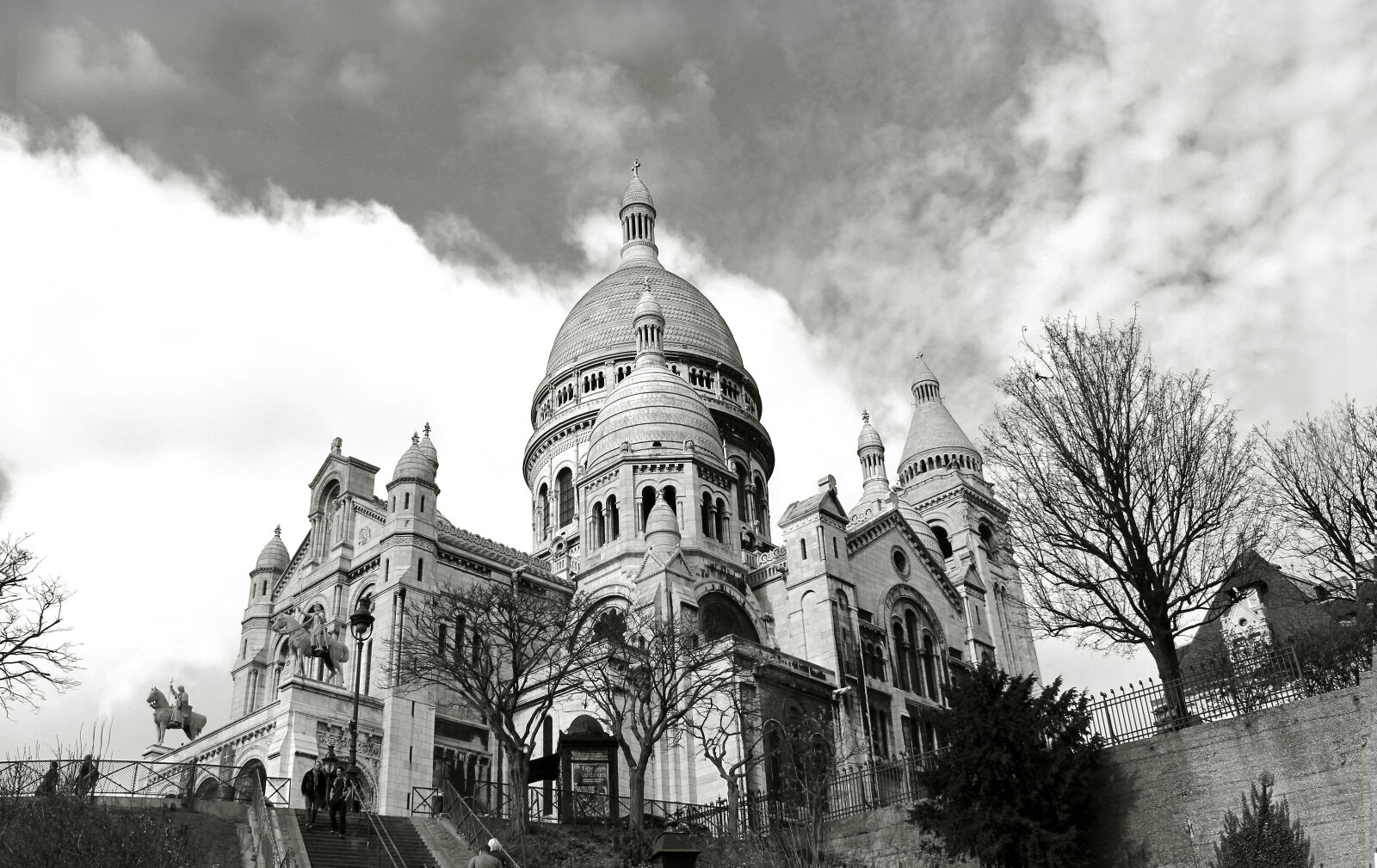 Canon EOS 600D (Rebel EOS T3i / EOS Kiss X5) sample photo. Greyscale, photography, of, dome photography