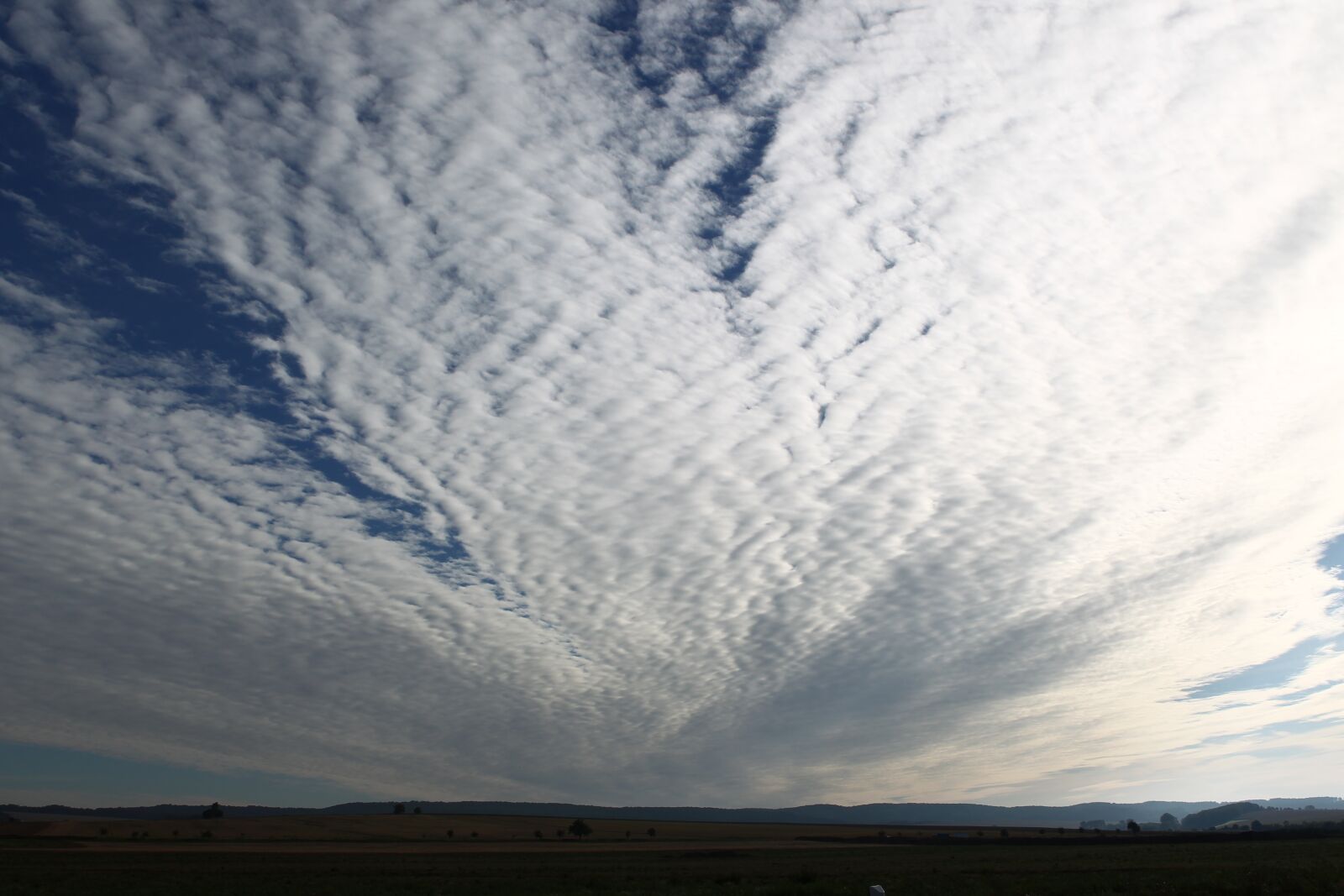 Canon EOS-1D Mark IV sample photo. Clouds, air, bizarre photography