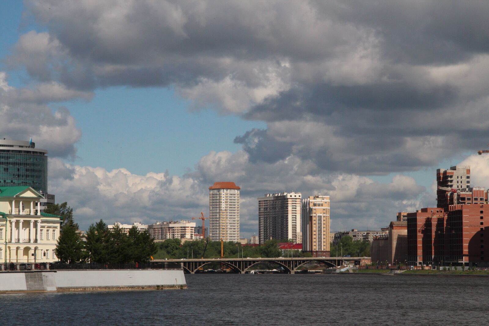 Canon EOS 600D (Rebel EOS T3i / EOS Kiss X5) sample photo. Ekaterinburg, city, dam photography