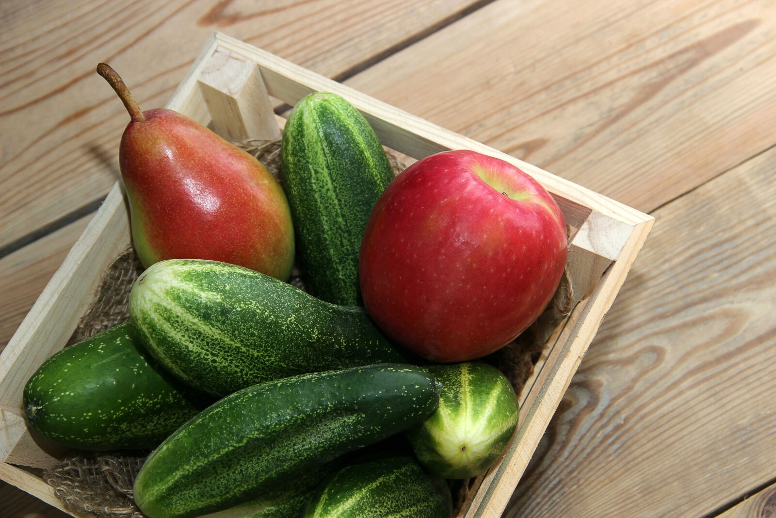 Canon EOS 600D (Rebel EOS T3i / EOS Kiss X5) sample photo. Harvest, garden, cucumbers photography