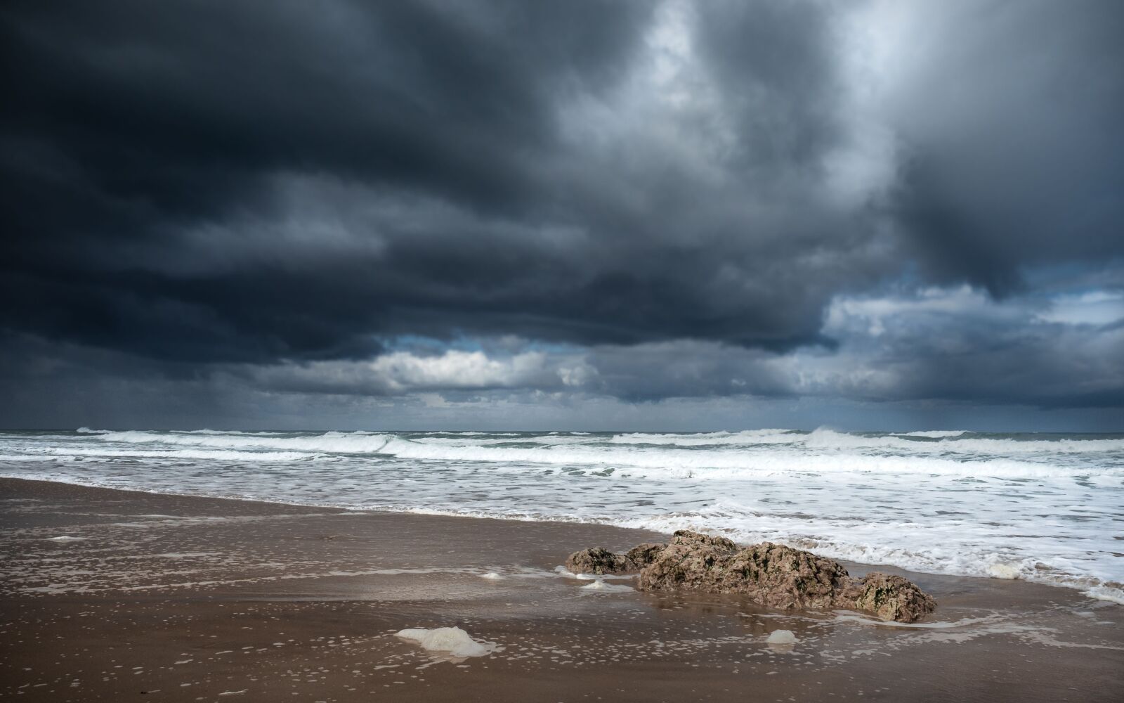 Olympus OM-D E-M5 II + Olympus M.Zuiko Digital ED 12-40mm F2.8 Pro sample photo. Portugal, sea, beach photography