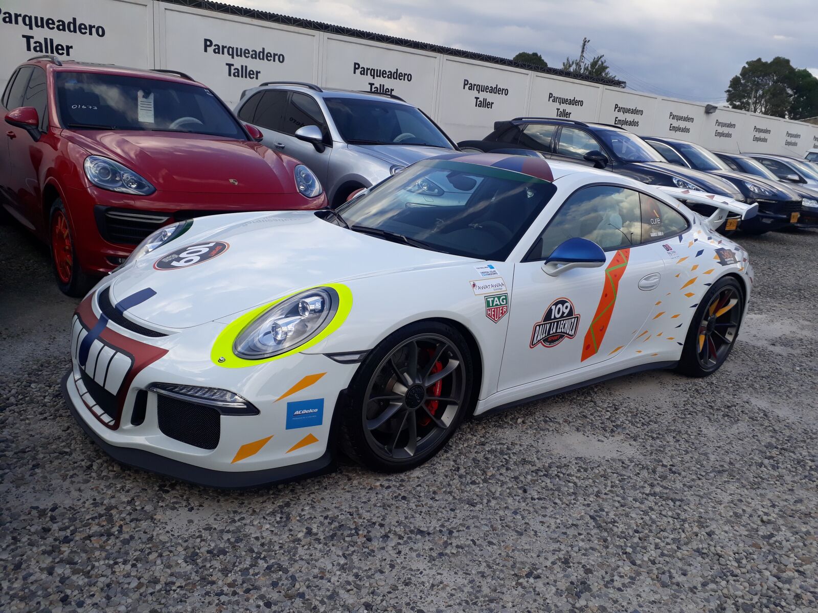 Samsung Galaxy J7 Prime sample photo. Porsche, colombia, auto photography