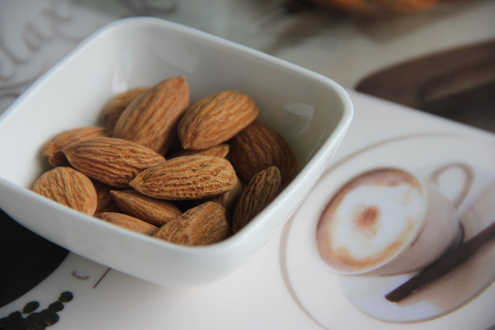 Canon EOS 550D (EOS Rebel T2i / EOS Kiss X4) sample photo. Almonds, nuts, health photography