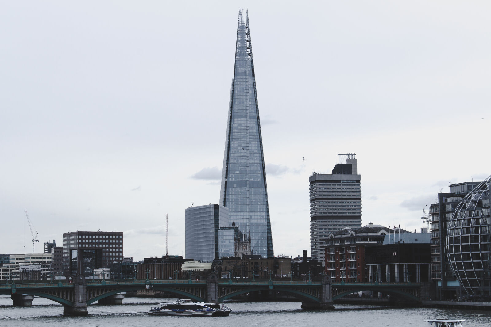 Canon EOS 700D (EOS Rebel T5i / EOS Kiss X7i) sample photo. Architecture, buildings, construction, london photography