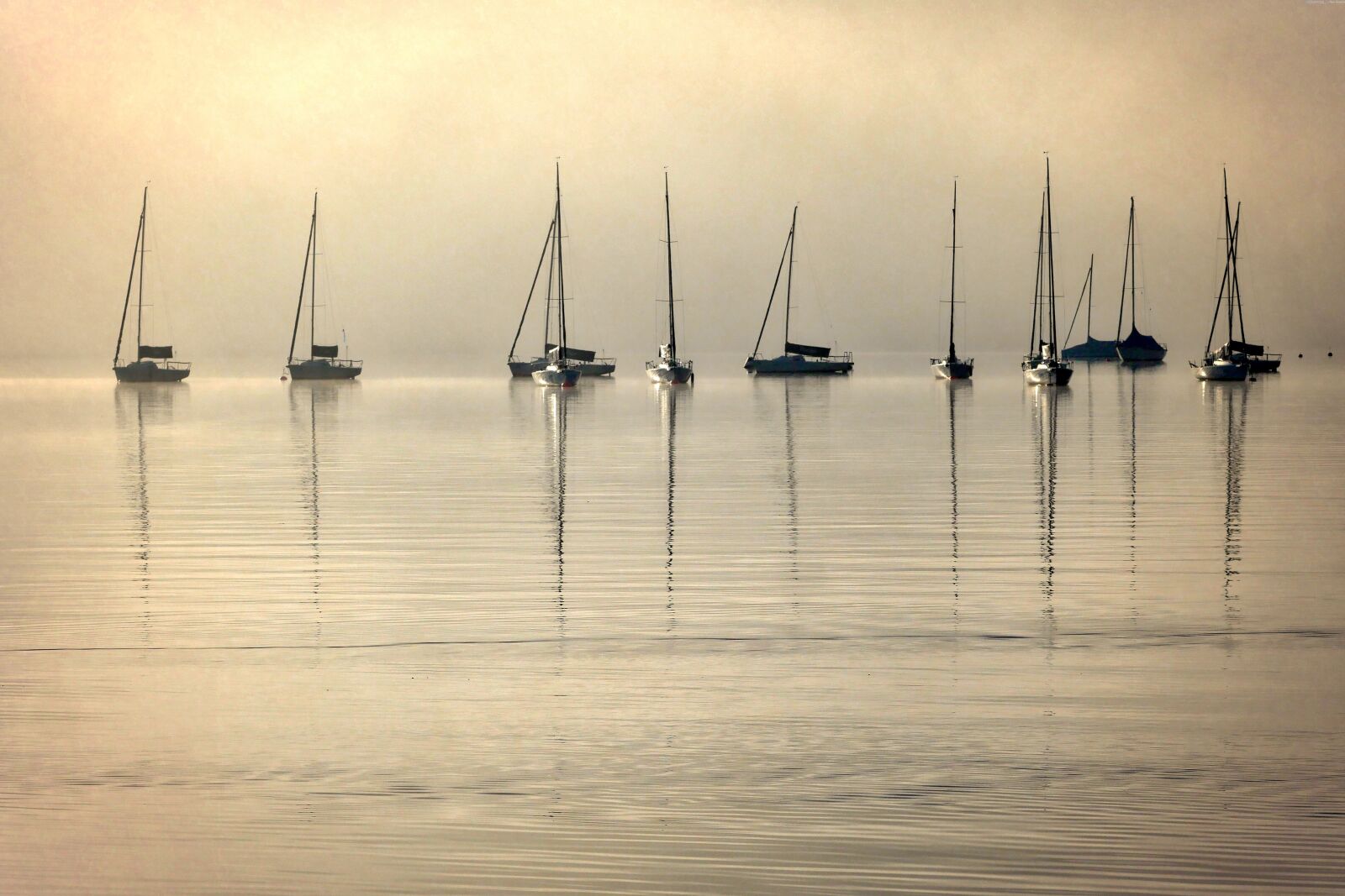 Panasonic Lumix DMC-GX8 sample photo. Chiemsee, boats, fog photography