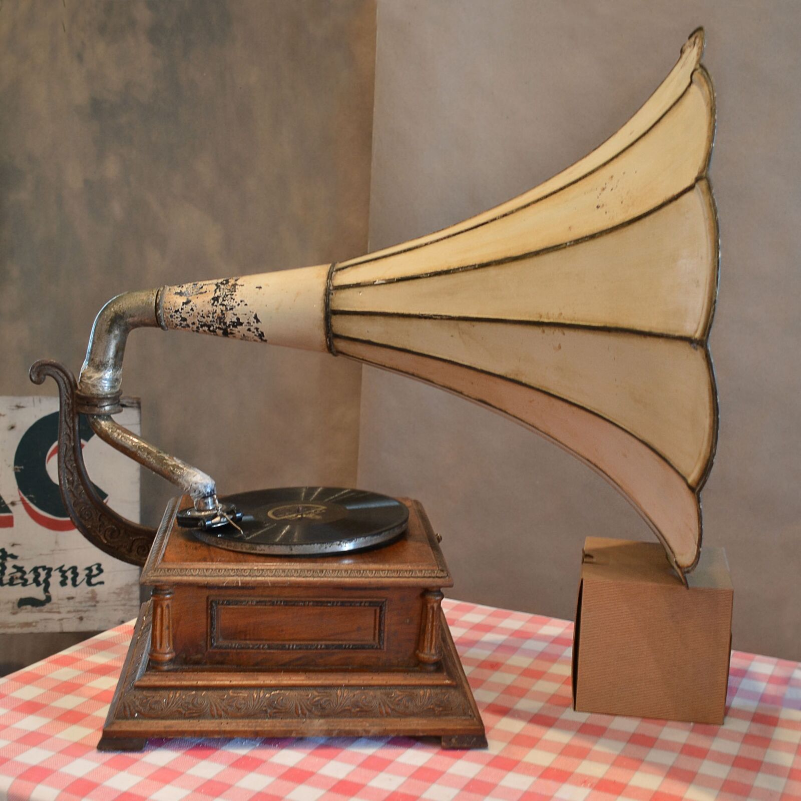 Nikon D7000 sample photo. Antique, flea market, grammaphone photography