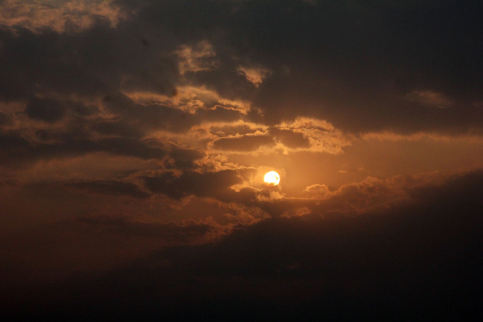 Canon EOS 550D (EOS Rebel T2i / EOS Kiss X4) sample photo. Sunset, serene, clouds photography