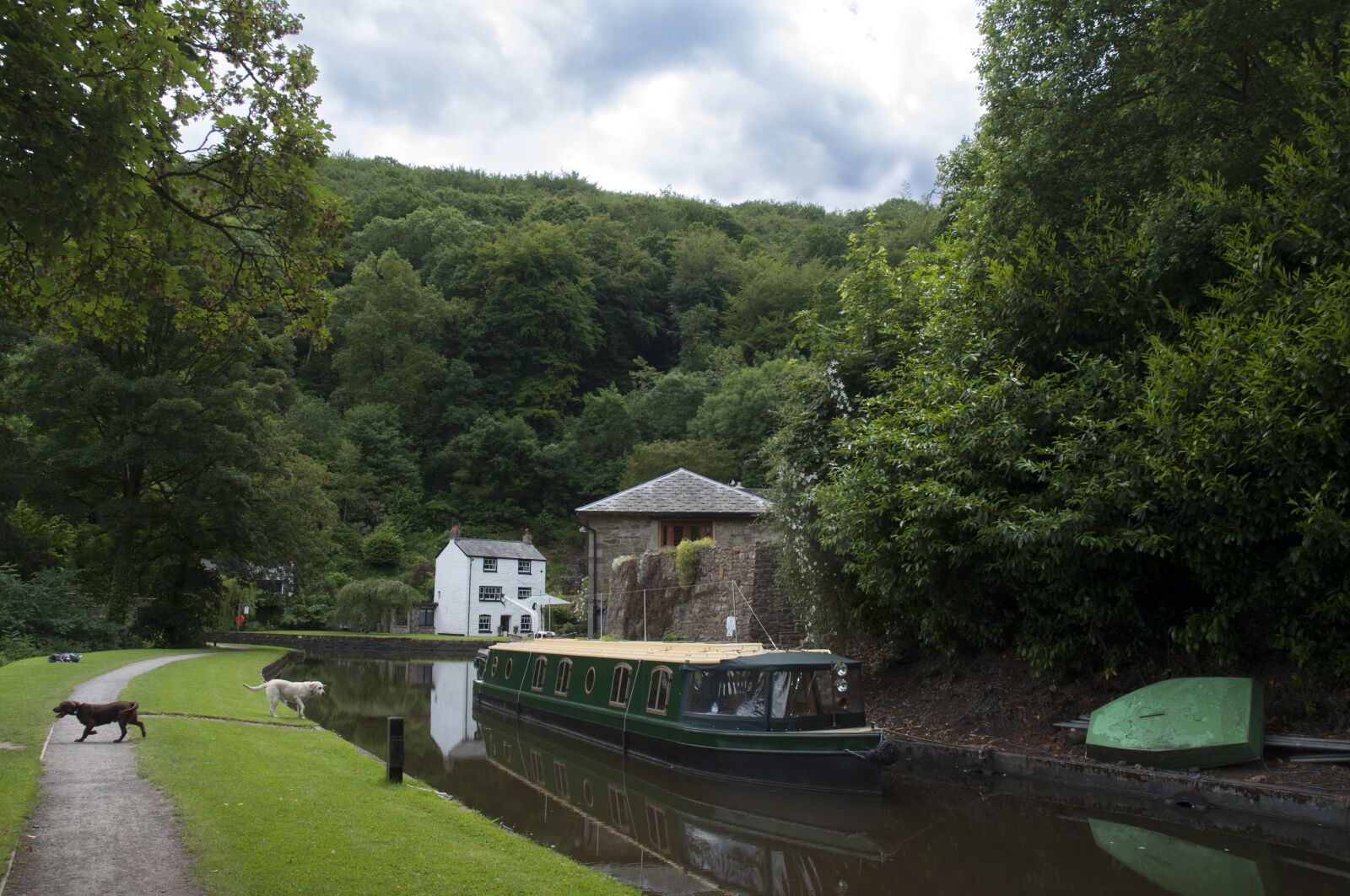 Nikon D5000 sample photo. Llanfoist, wharf, boat photography