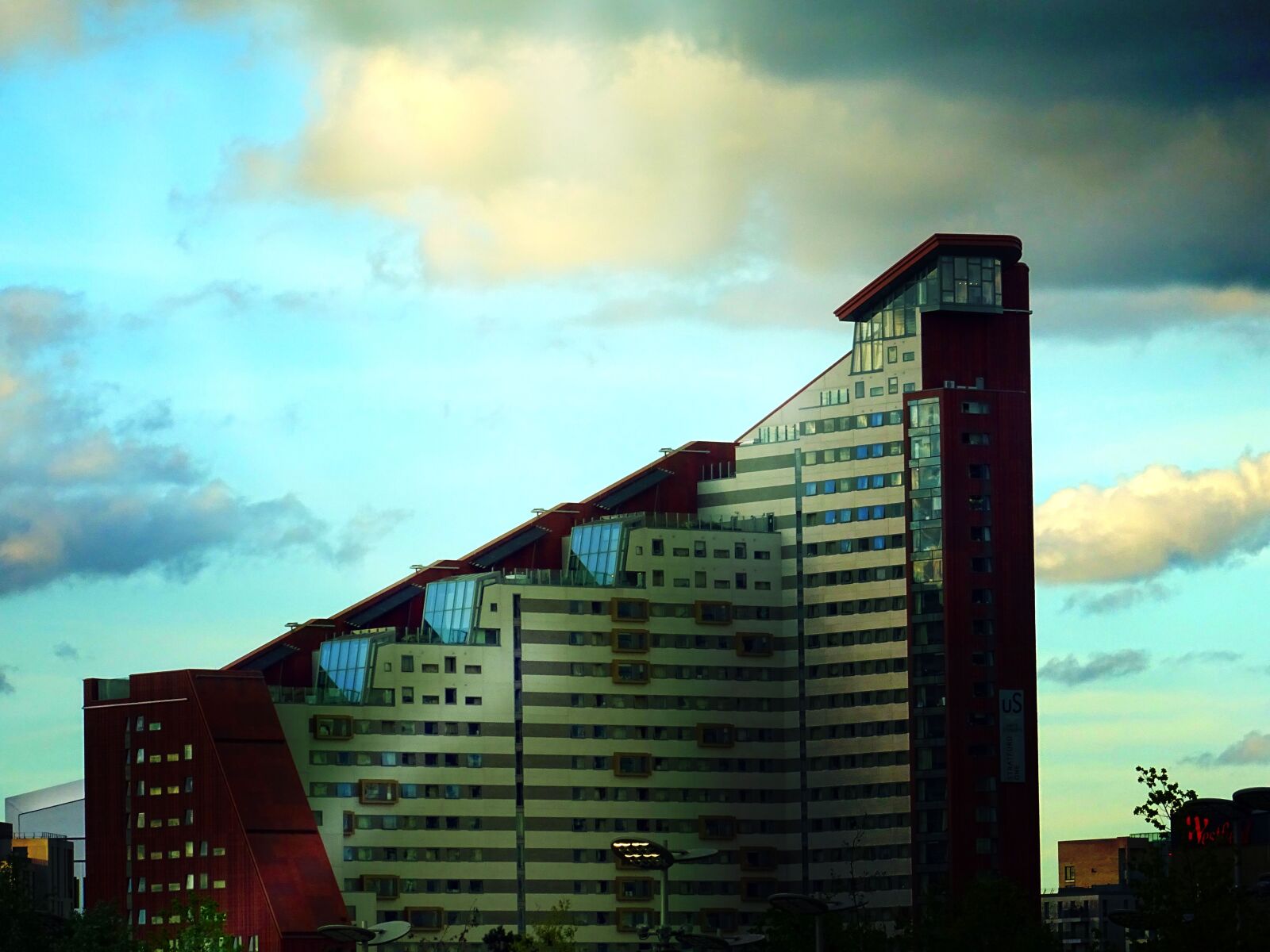 Sony DSC-HX60 sample photo. Architecture, building, city, cityscape photography