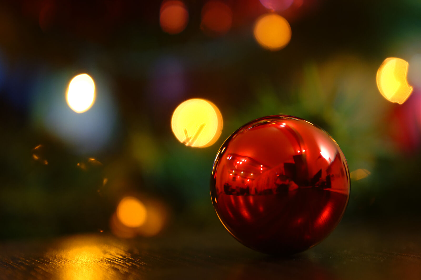 Nikon D3200 + Nikon AF-S DX Nikkor 35mm F1.8G sample photo. Theme, christmas photography