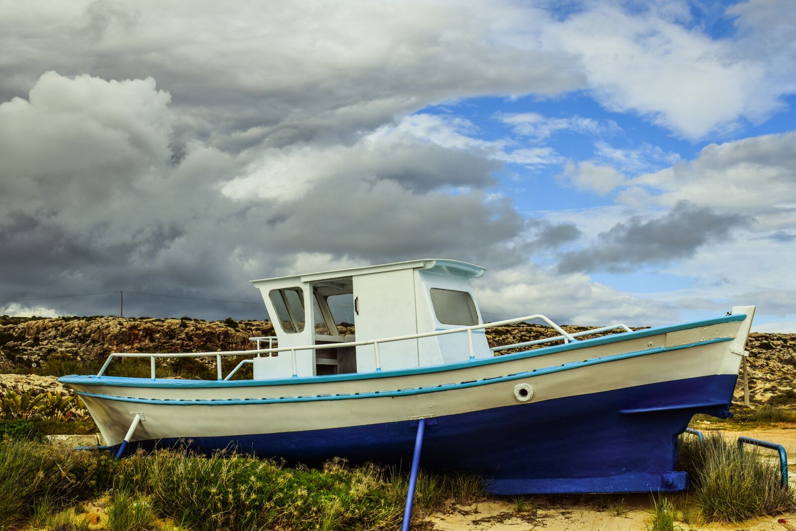 Nikon D3300 sample photo. Boat, grounded, decorative photography