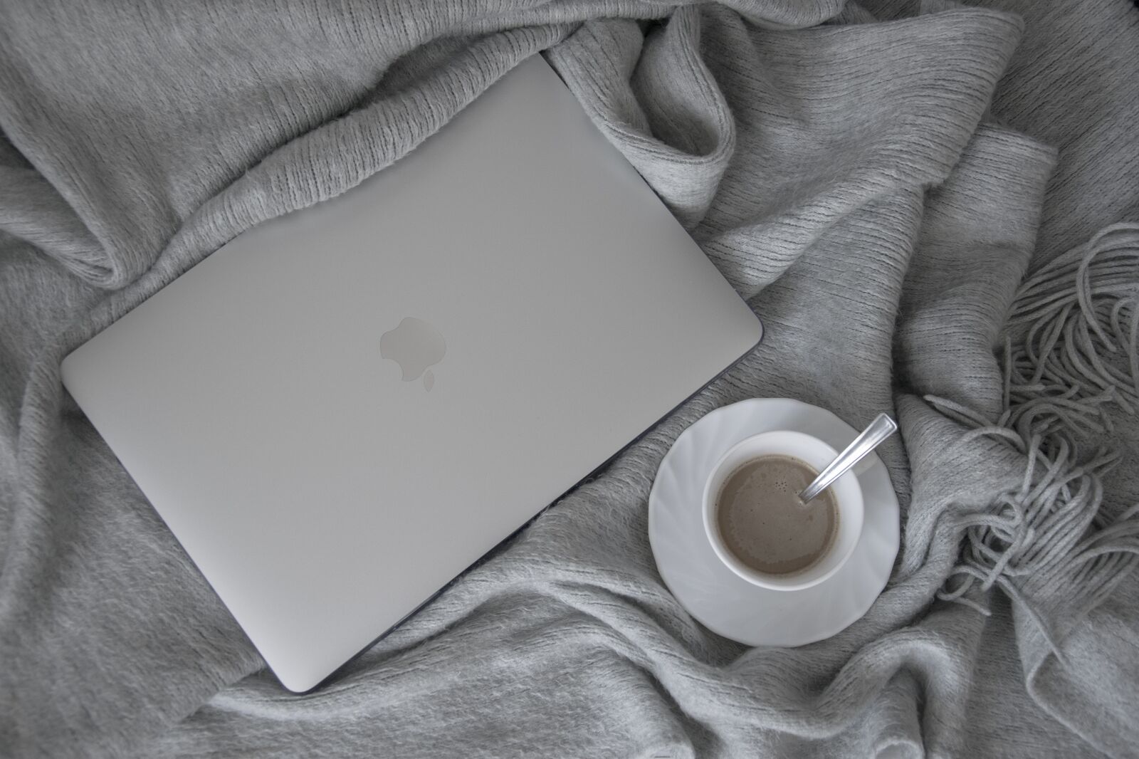 Nikon D5300 sample photo. Apple, macbook, laptop photography