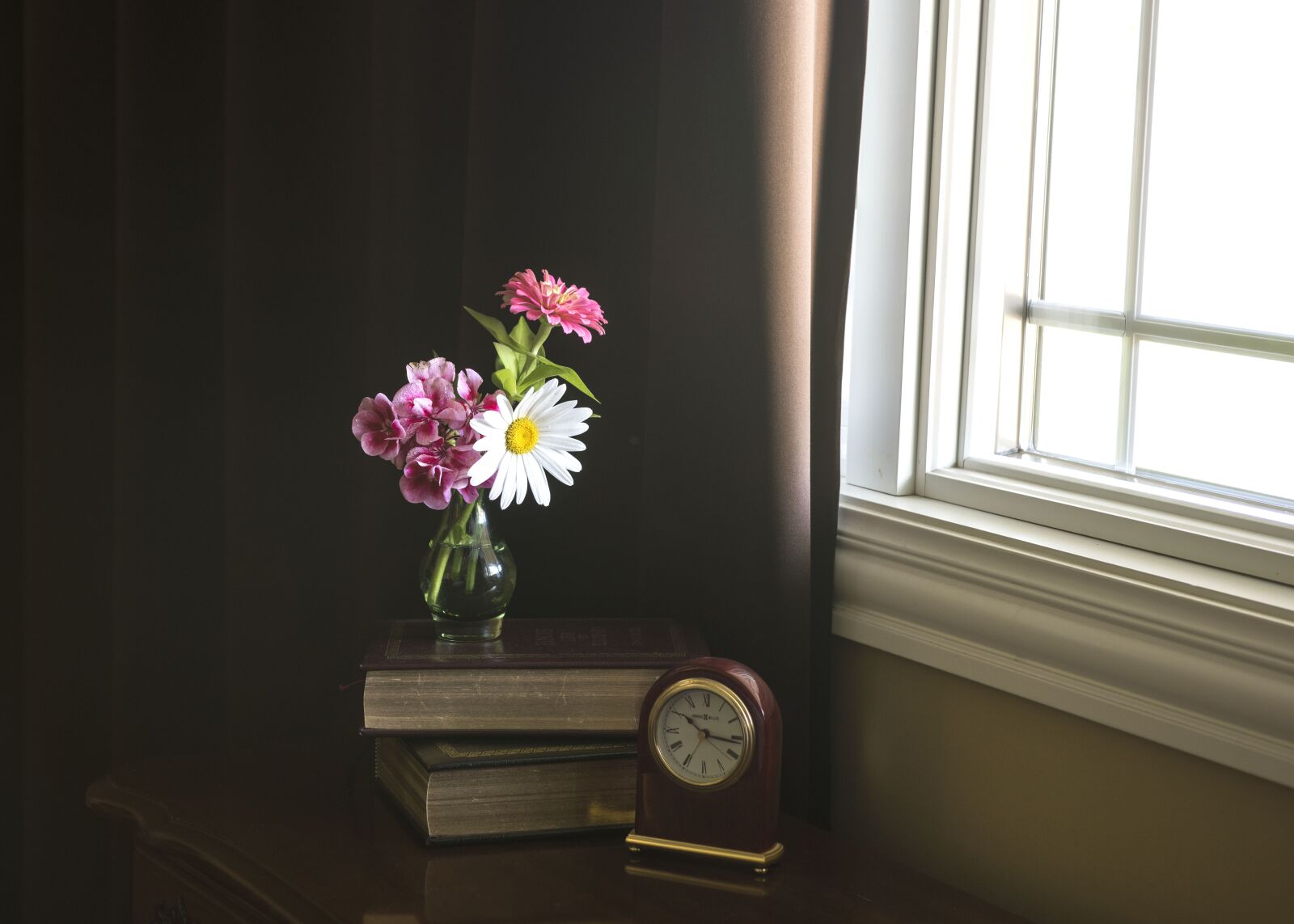 Nikon D810 sample photo. Flowers, books, morning photography