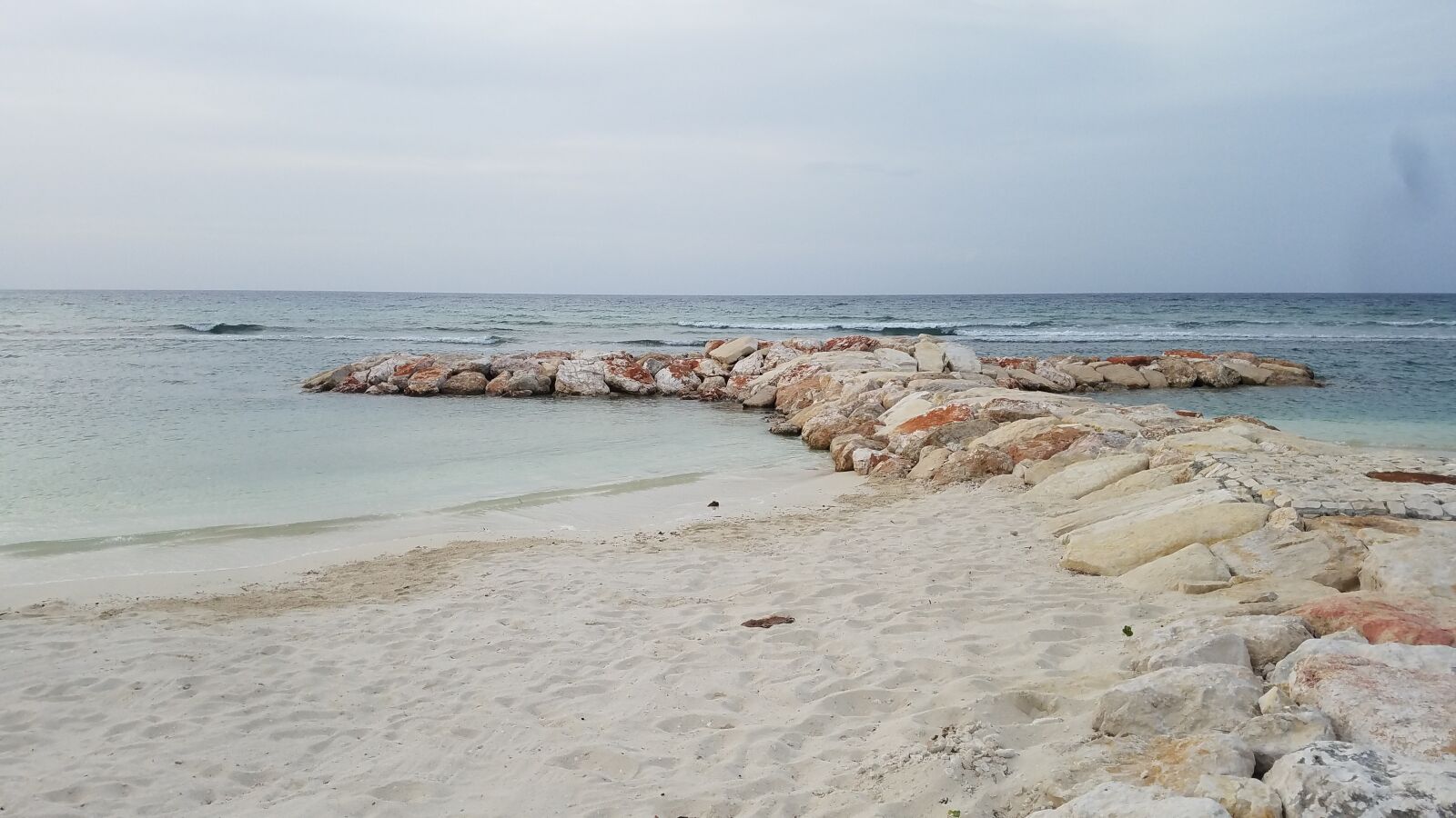 Samsung Galaxy S7 Edge sample photo. Beach, water, stones photography