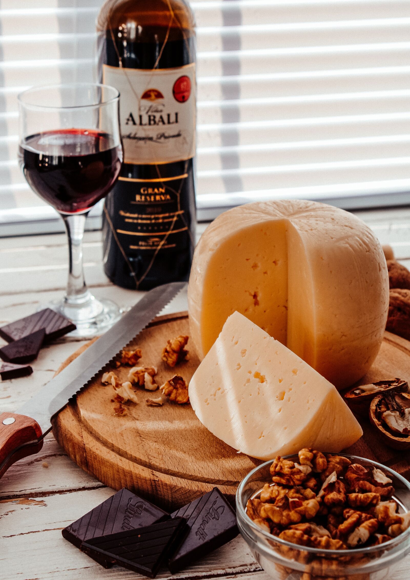 Canon EOS 2000D (EOS Rebel T7 / EOS Kiss X90 / EOS 1500D) sample photo. Cheese, nuts, wine photography