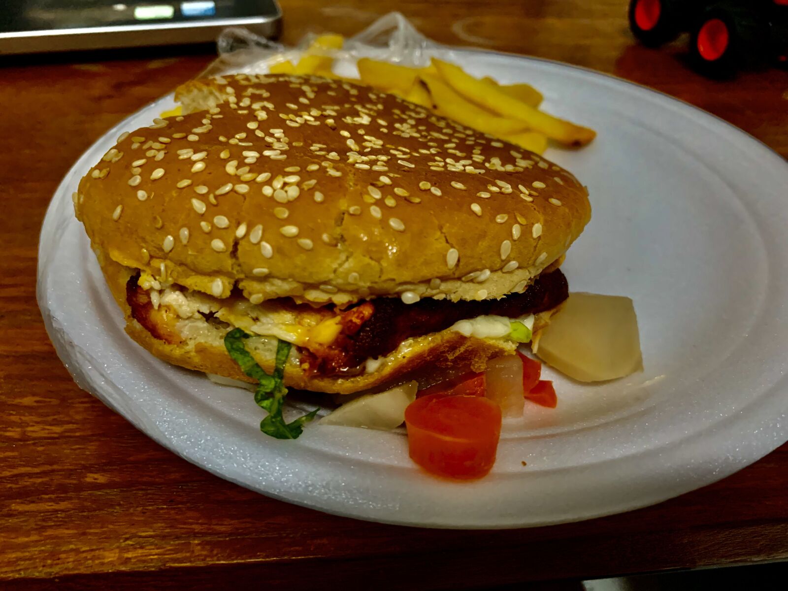 Apple iPhone XR sample photo. Food, burger, fat photography
