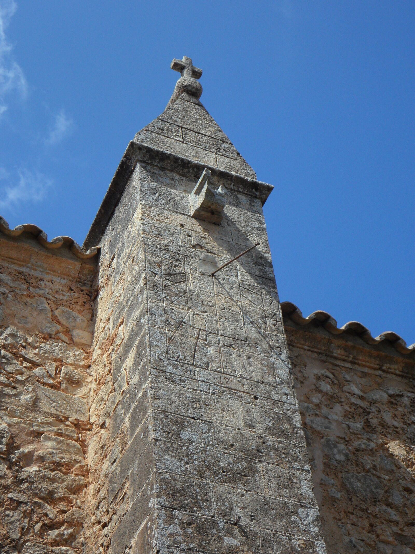 Samsung VLUU WB210, SAMSUNG WB210 sample photo. Sundial, church, time photography