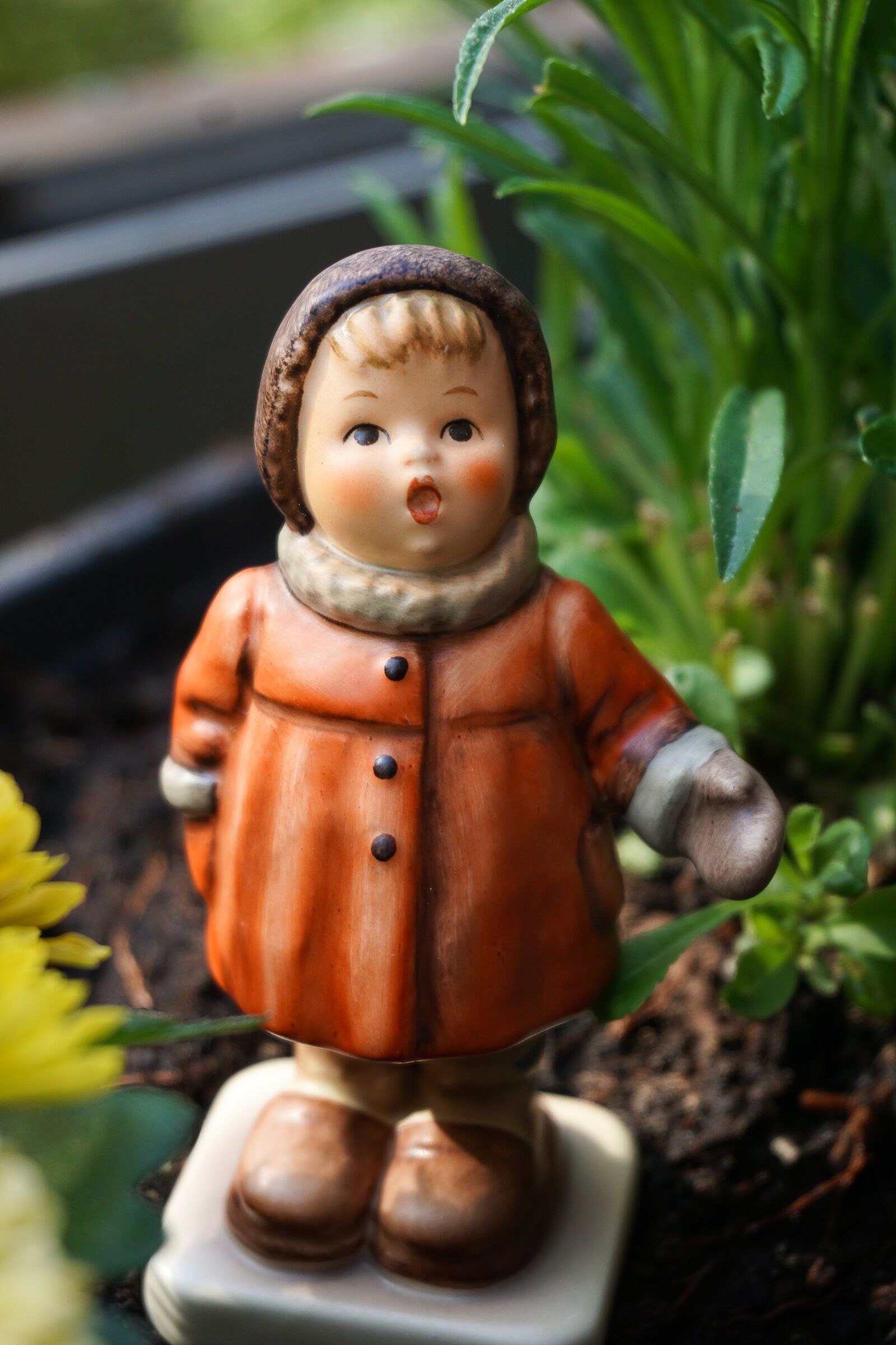 Sony a6000 sample photo. Hummel figure, child, ceramic photography