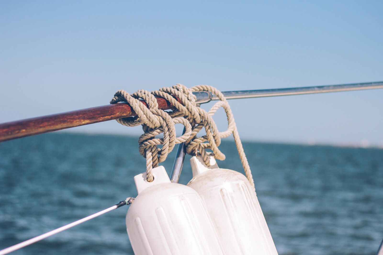 Canon EOS 60D + Canon EF 50mm F1.8 II sample photo. Bay, beach, blue, boat photography