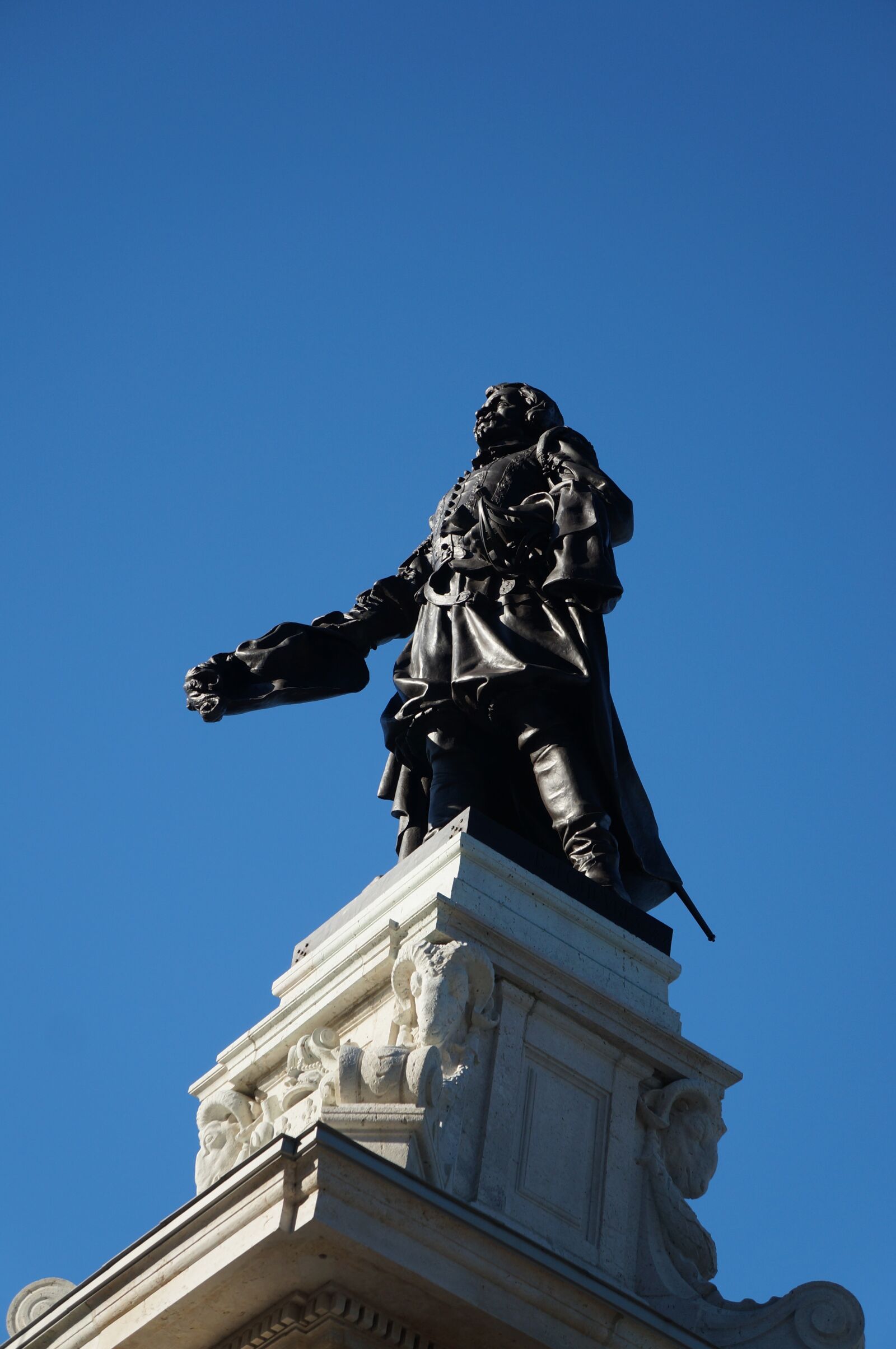 Sony Alpha NEX-F3 sample photo. Quebec, monument, statue photography
