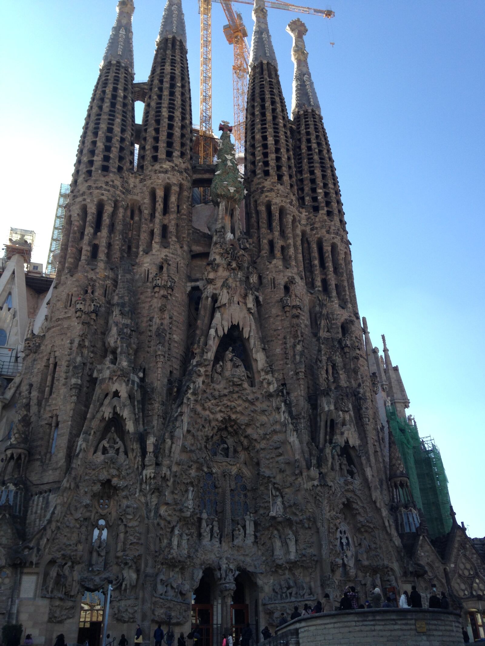 iPhone 5 back camera 4.12mm f/2.4 sample photo. Barcelona, church, cathedral photography