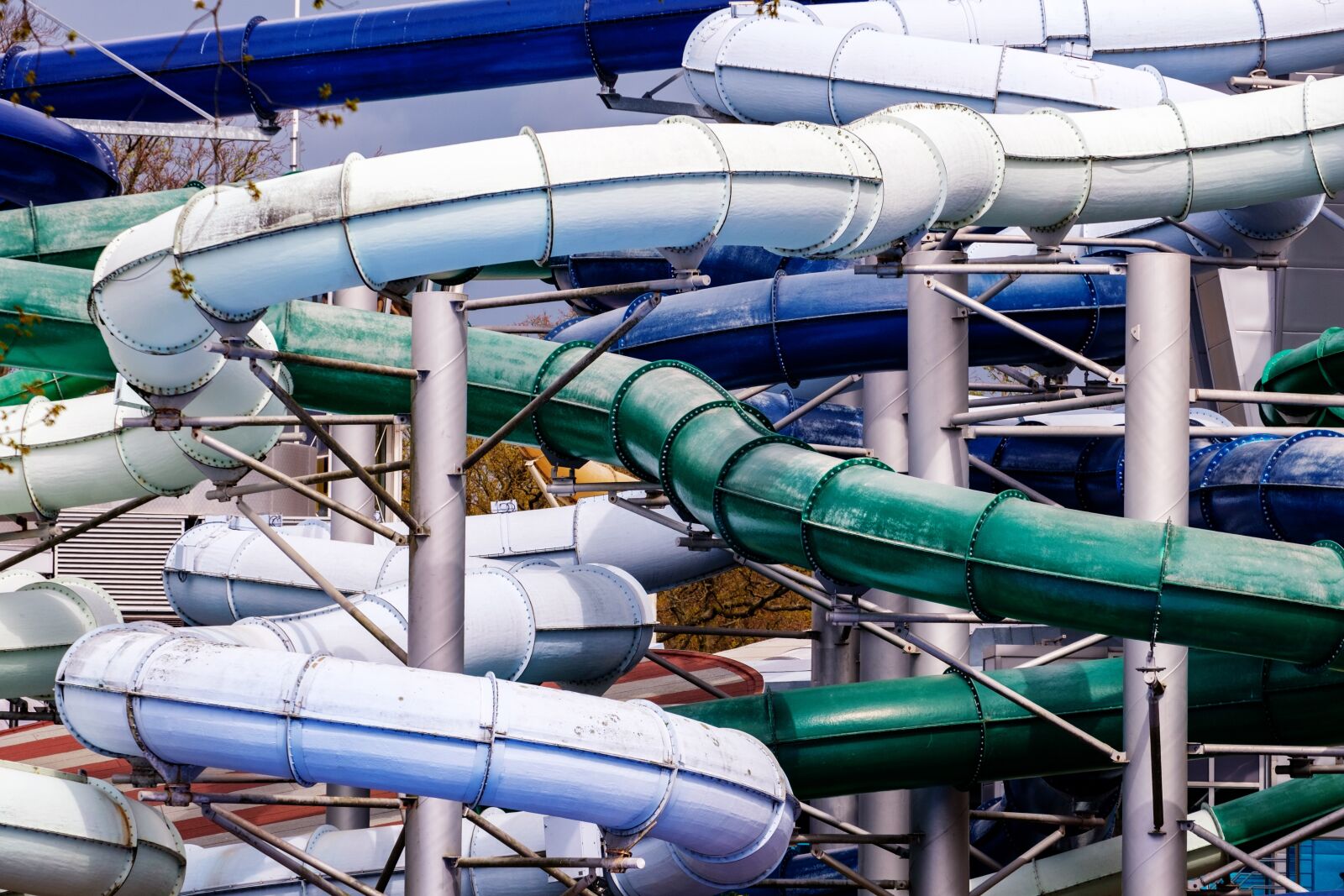 Fujifilm X-T2 + Fujifilm XF 55-200mm F3.5-4.8 R LM OIS sample photo. Pipes, slide, water slide photography