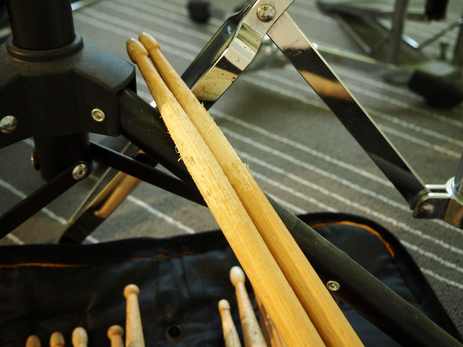 Olympus OM-D E-M10 sample photo. Drums, drum, music photography