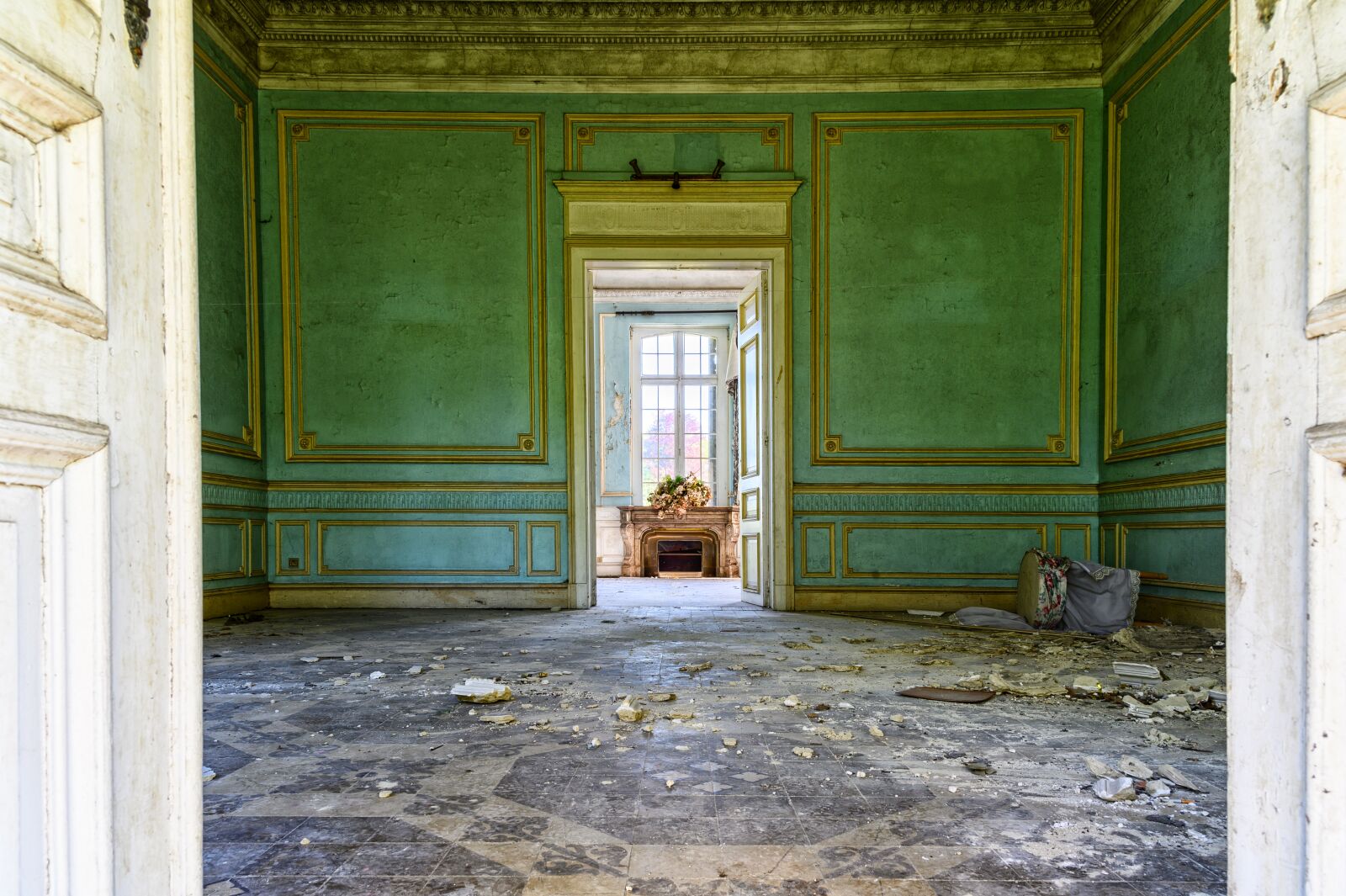 Nikon Z6 sample photo. Lost places, villa, space photography