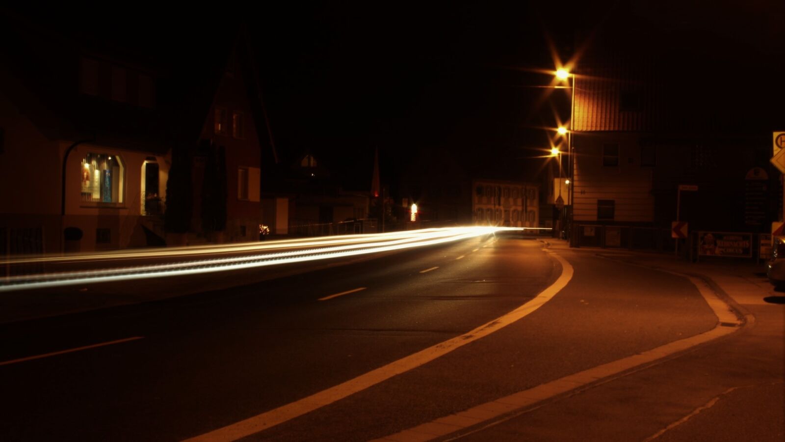 Canon EOS 1300D (EOS Rebel T6 / EOS Kiss X80) sample photo. Long exposure, night, road photography