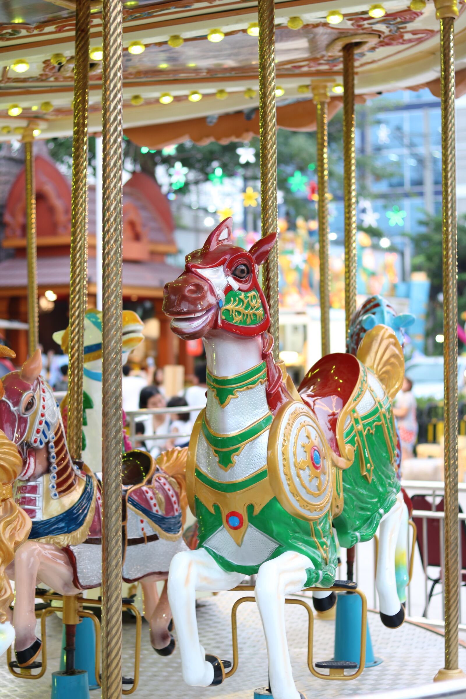 Canon EOS 760D (EOS Rebel T6s / EOS 8000D) + Canon EF 50mm F1.8 STM sample photo. Carousel, enjoy, pretty photography