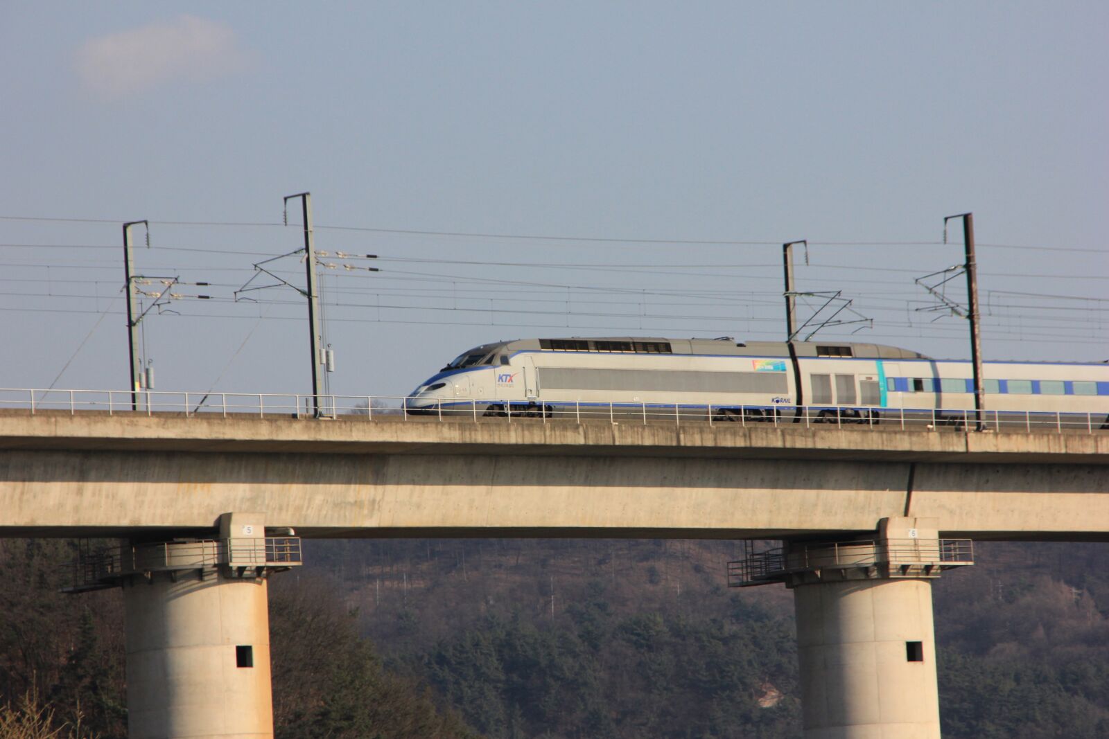 Canon EOS 600D (Rebel EOS T3i / EOS Kiss X5) sample photo. Korea, railway, transportation photography