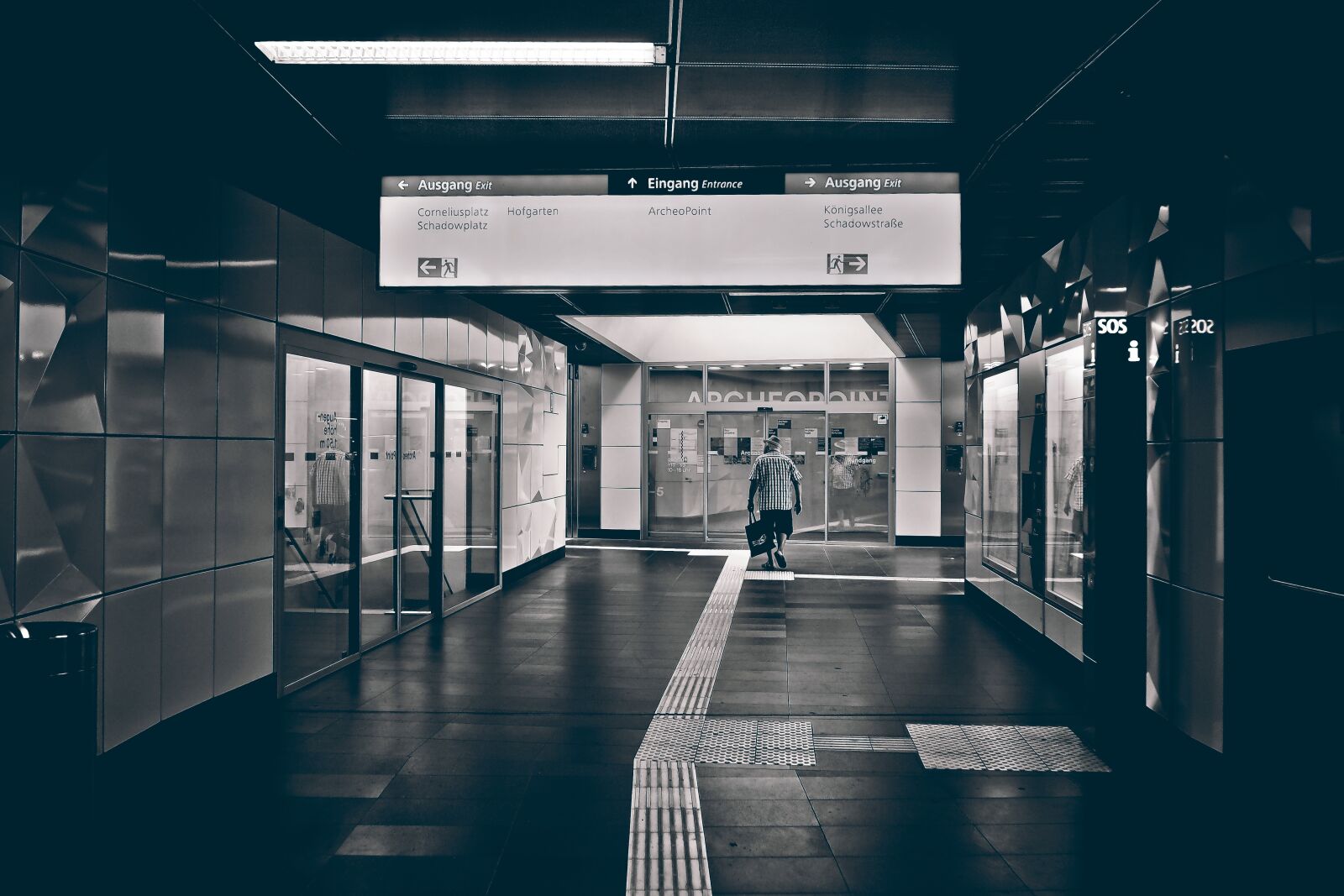 Olympus OM-D E-M10 sample photo. Metro, underground, station photography