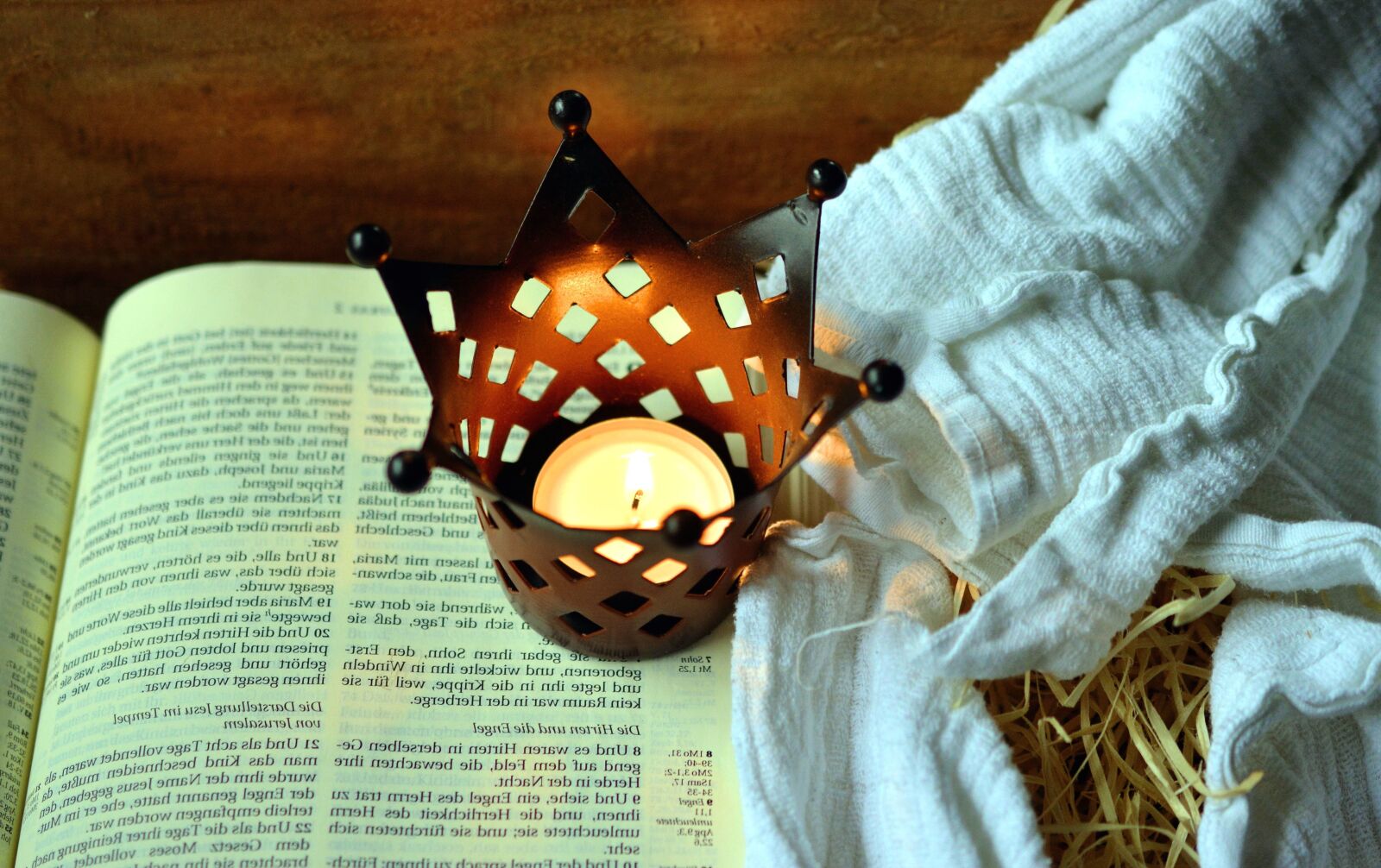 Nikon D5200 sample photo. Christianity, scripture, bible book photography