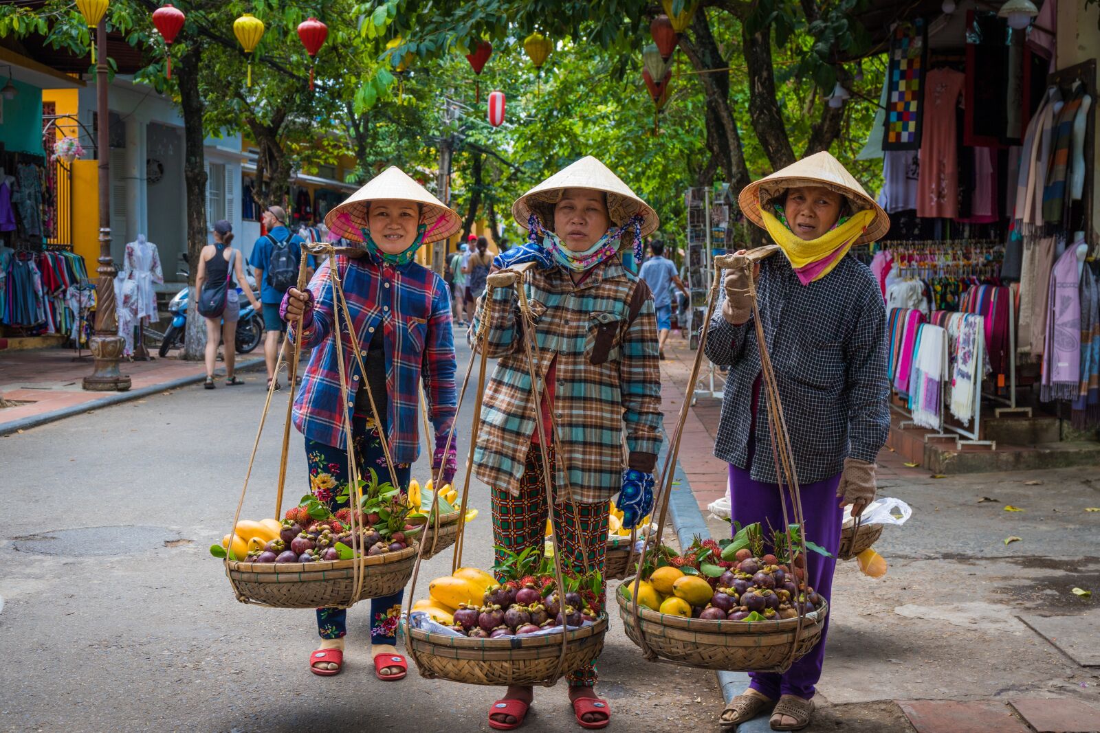 Canon EOS 6D Mark II sample photo. Vendors, women, traditional photography