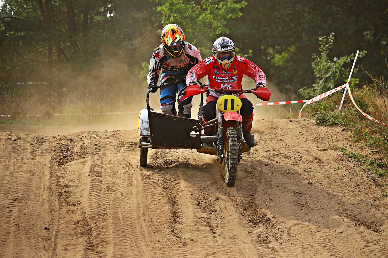 Canon EOS 100D (EOS Rebel SL1 / EOS Kiss X7) sample photo. Sidecar, cross, enduro photography
