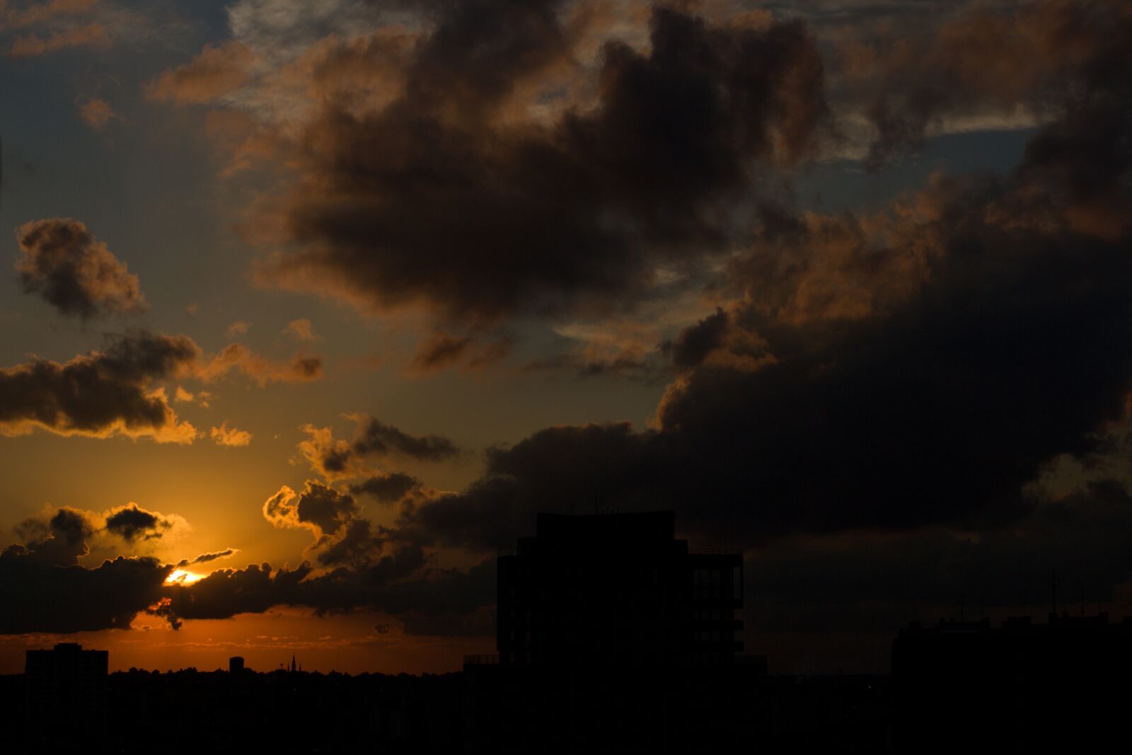 Canon EOS 650D (EOS Rebel T4i / EOS Kiss X6i) sample photo. Sky, city, sunset photography