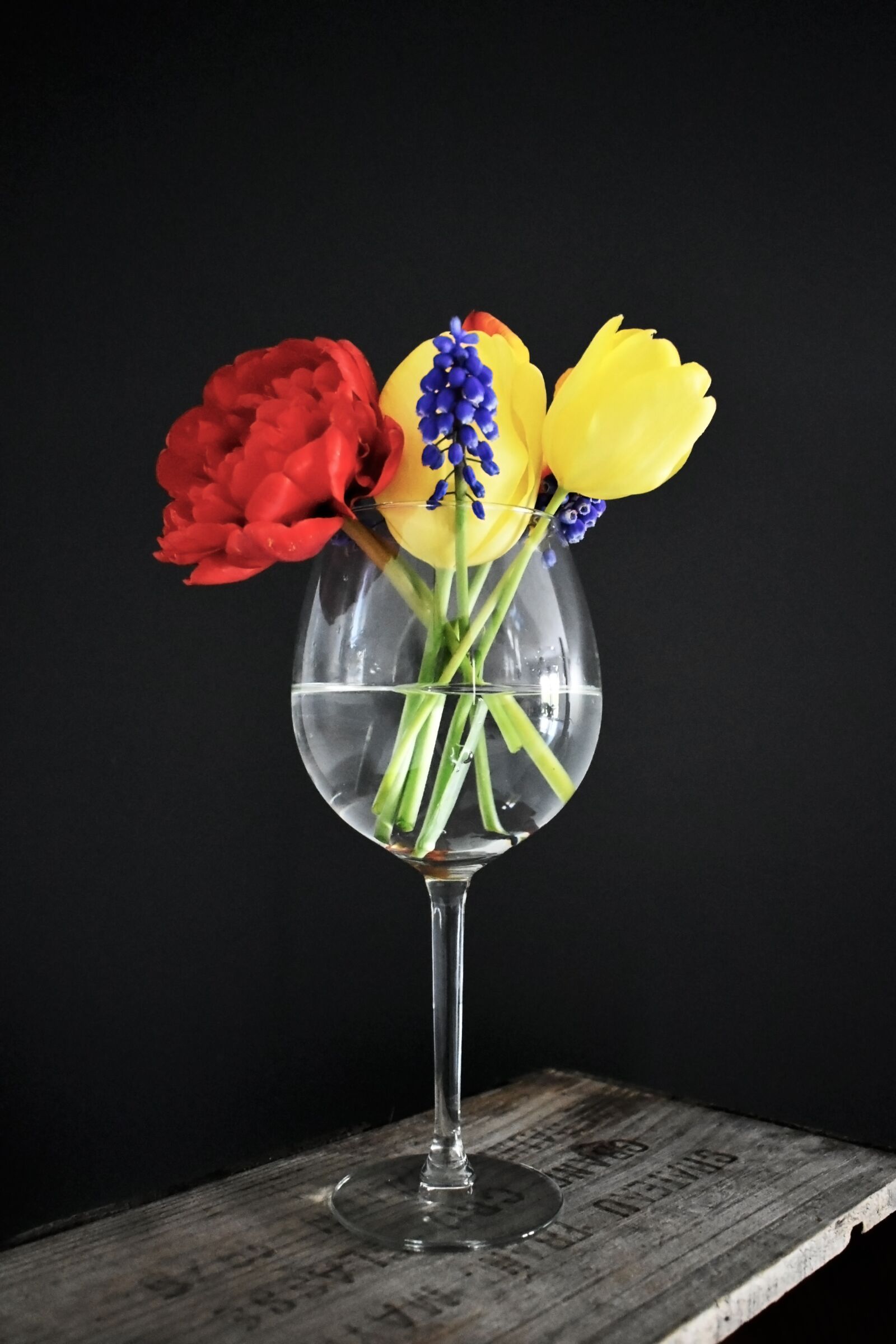 Nikon D3400 sample photo. Flowers, wine glass, bouquet photography